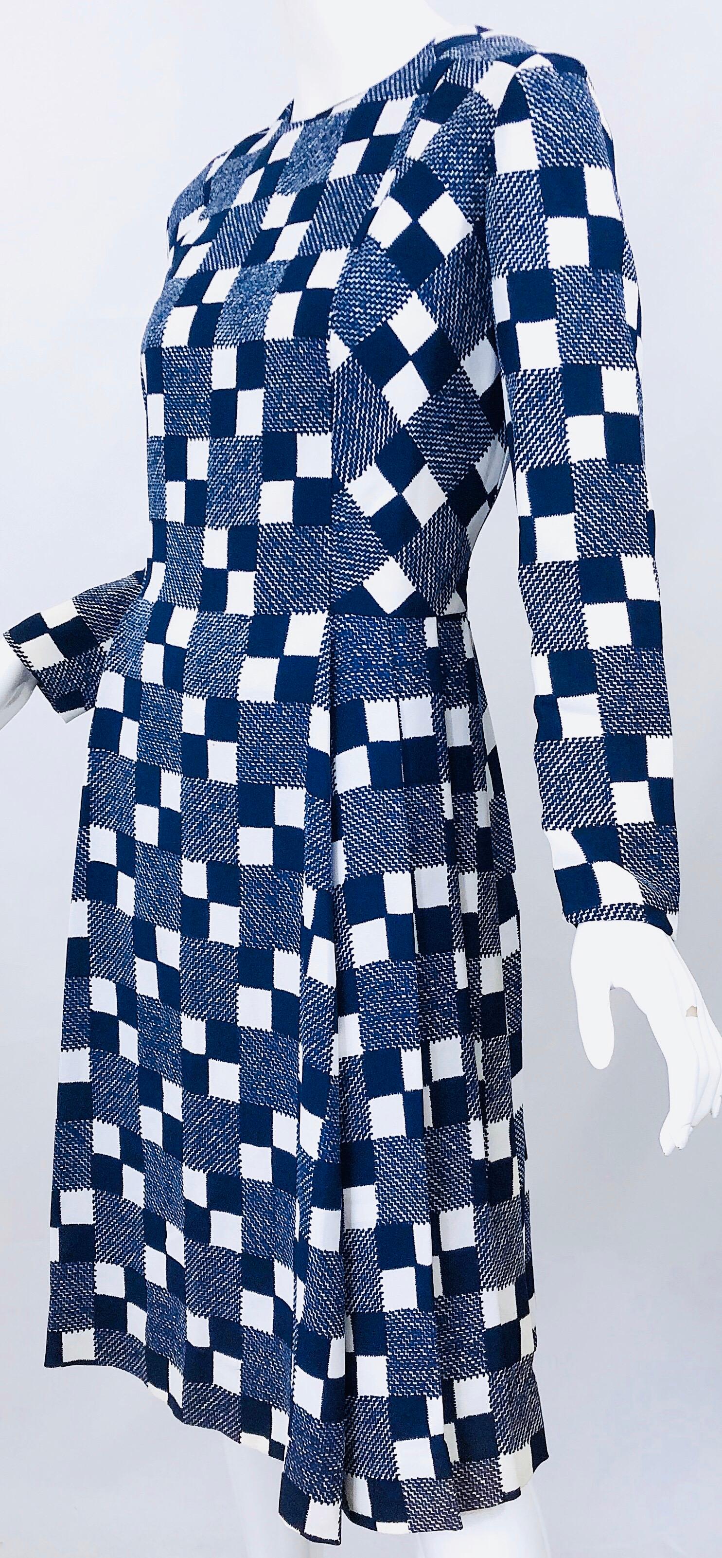 Violet Baron Peters - Robe en crêpe de rayonne bleu marine et blanc à carreaux, vintage, années 1960 en vente