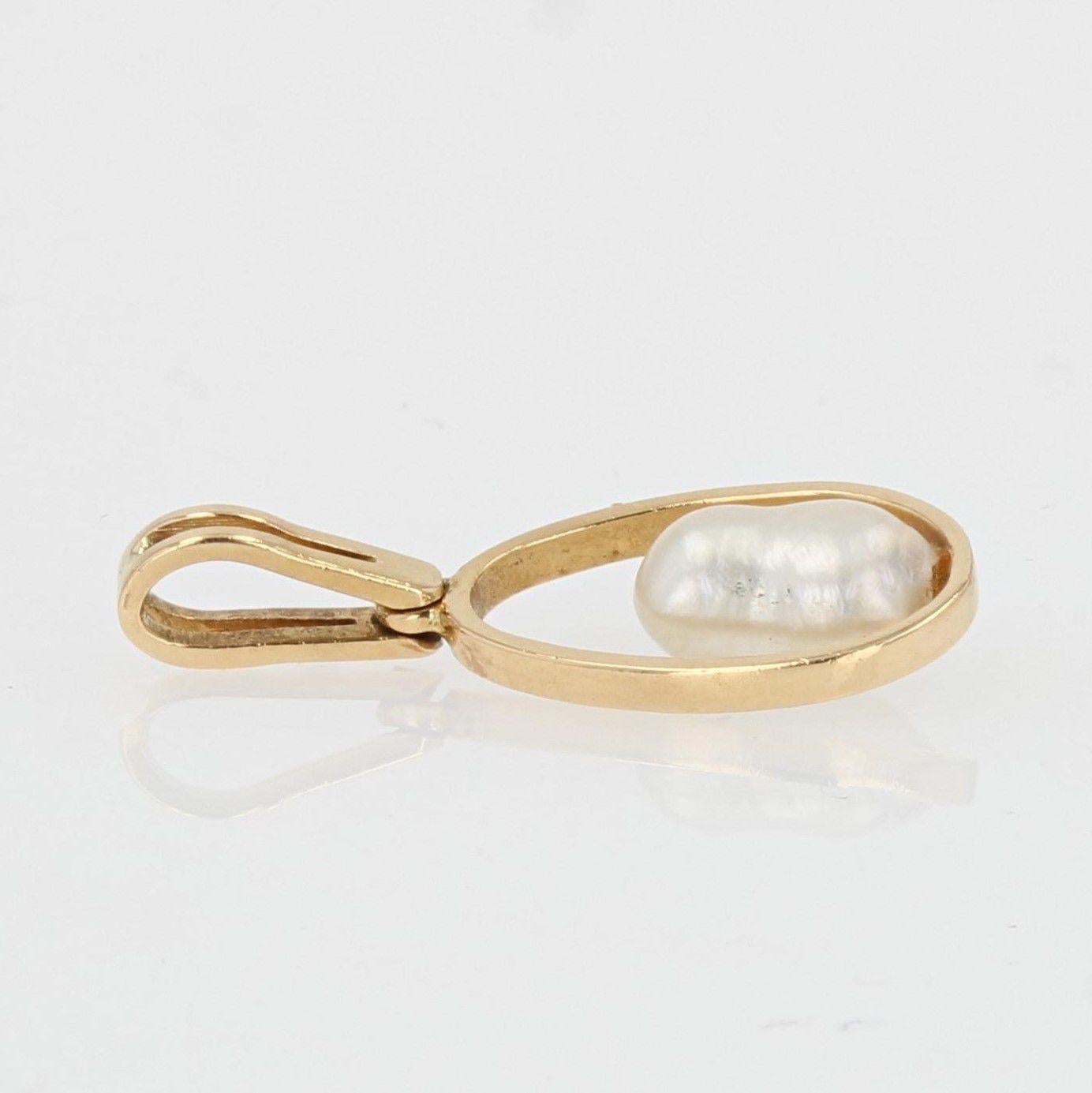 Retro 1960s Baroque Pearl 18 Karat Yellow Gold Pendant For Sale