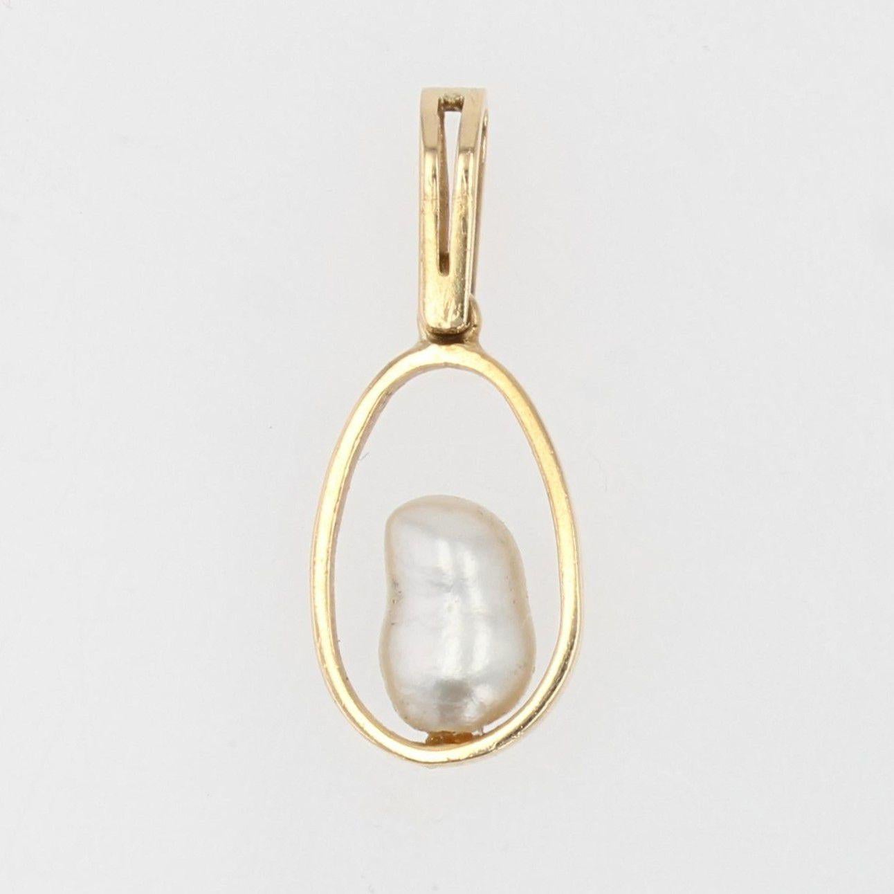 1960s Baroque Pearl 18 Karat Yellow Gold Pendant In Good Condition For Sale In Poitiers, FR