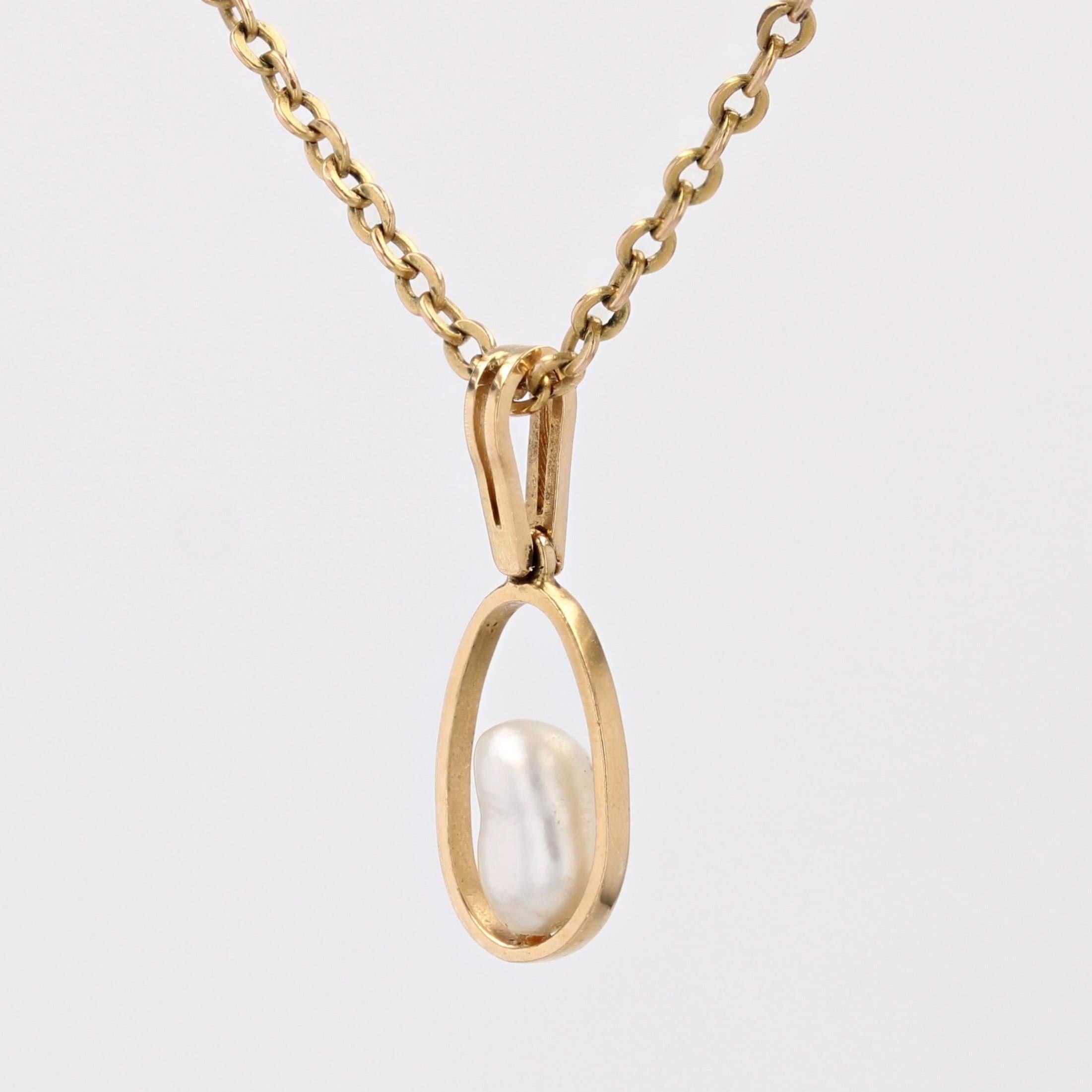 1960s Baroque Pearl 18 Karat Yellow Gold Pendant In Good Condition For Sale In Poitiers, FR