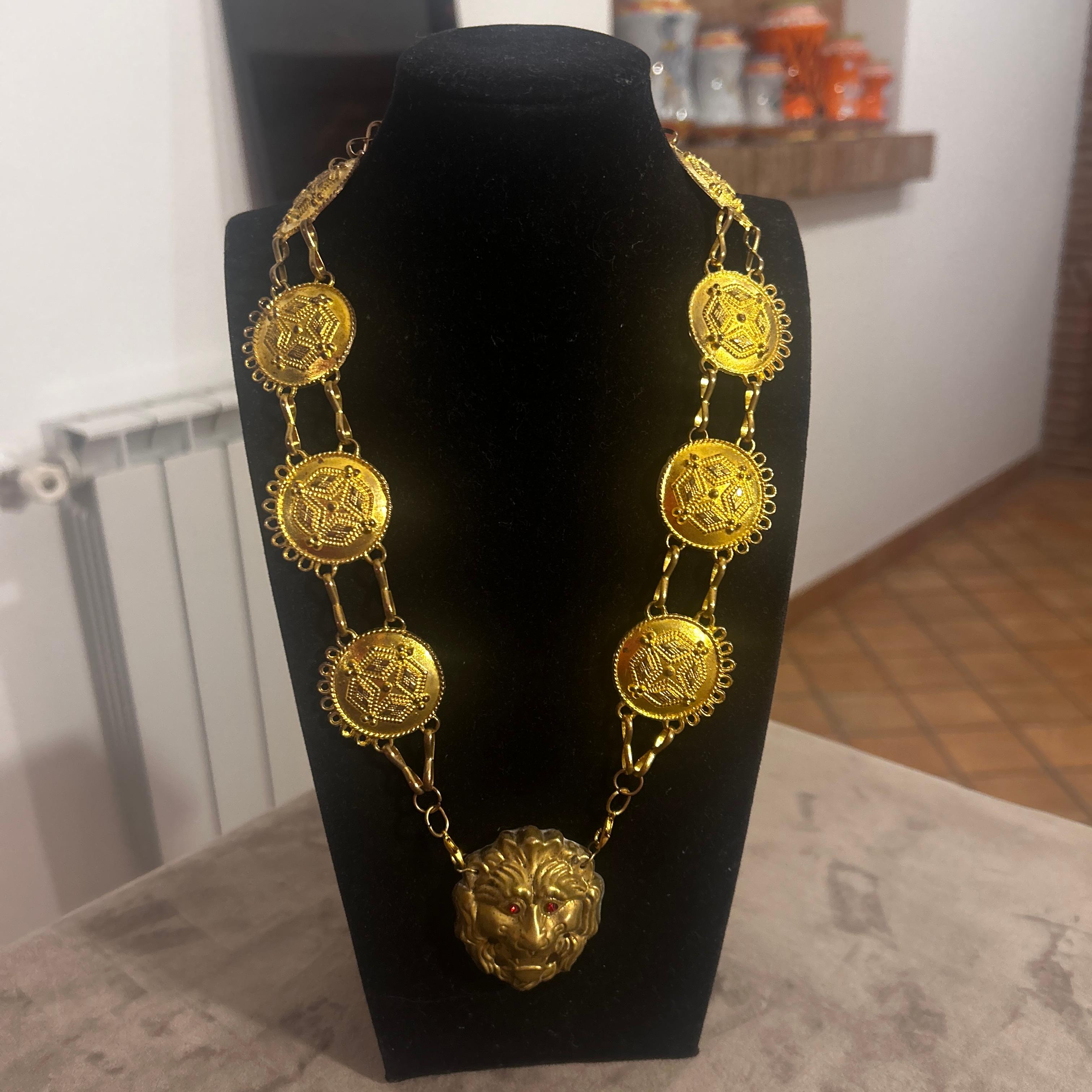 1960s Baroque Style Gilded Metal Costume Jewelry Italian Necklace For Sale 2