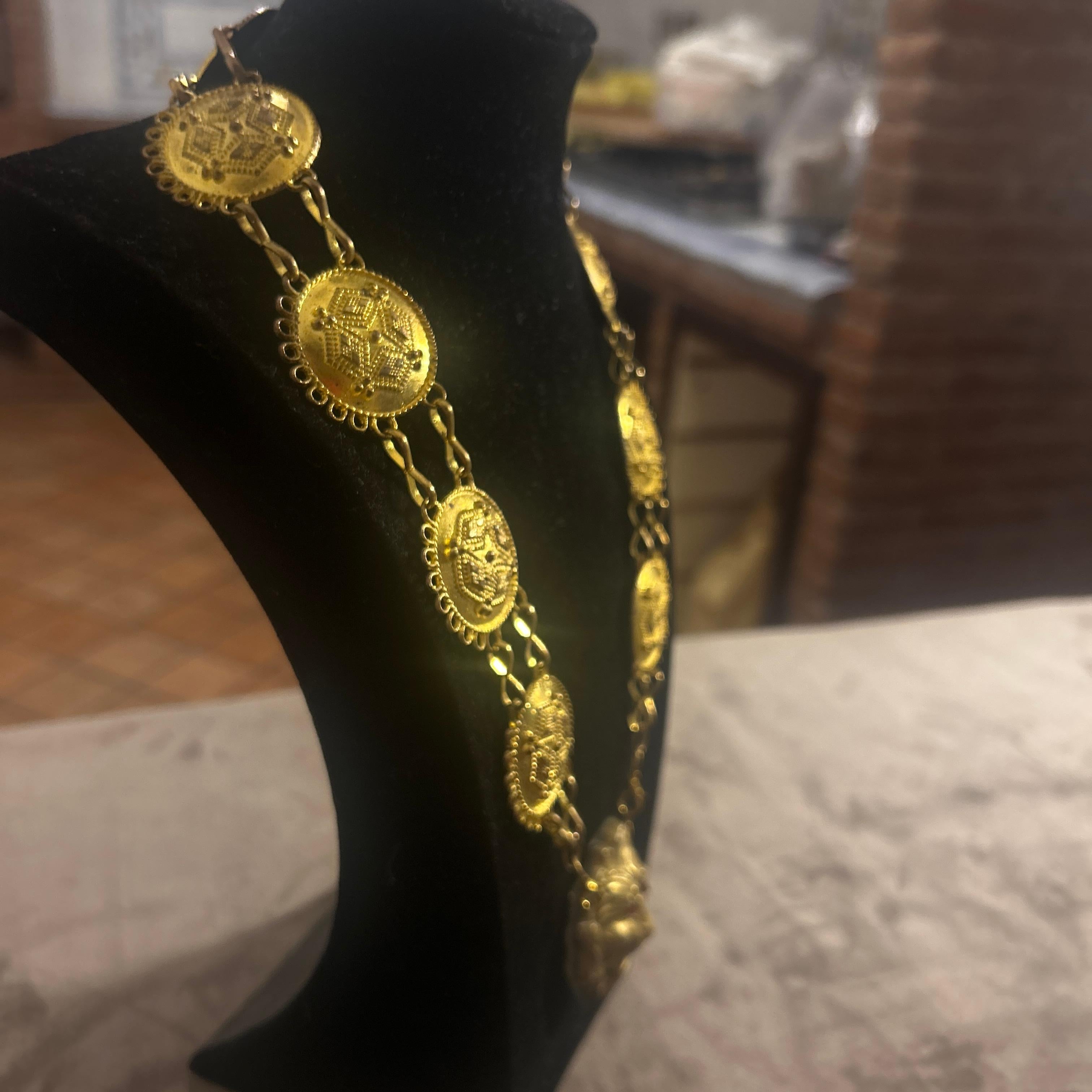 1960s Baroque Style Gilded Metal Costume Jewelry Italian Necklace For Sale 3