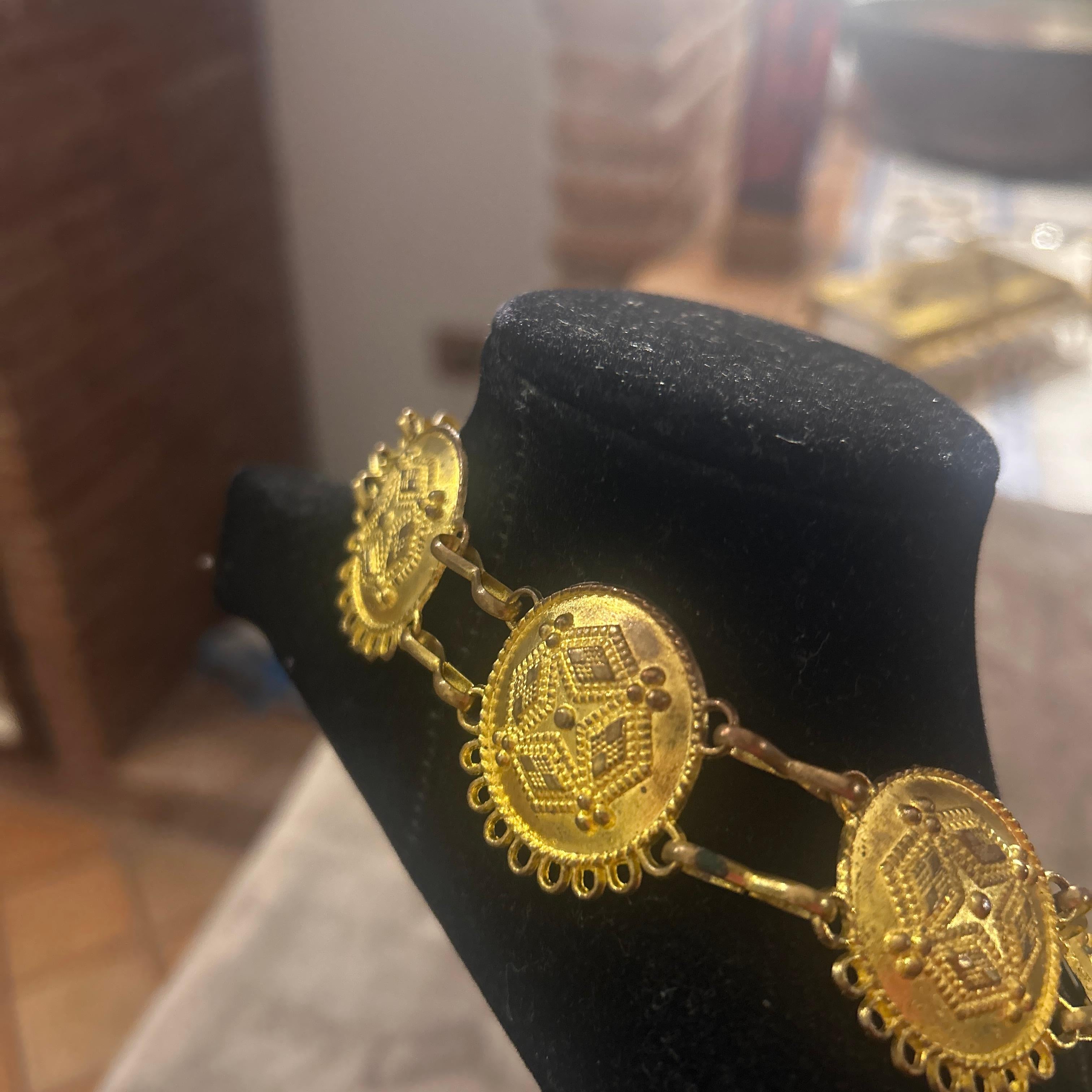 1960s Baroque Style Gilded Metal Costume Jewelry Italian Necklace For Sale 4