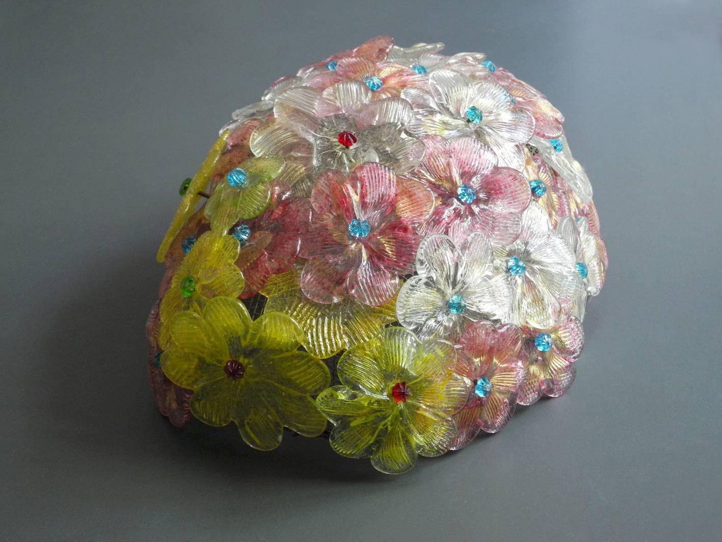 1960s Barovier Toso Wall Lamp with Colorful Murano Glass Flowers / Made in Italy In Good Condition In München, DE