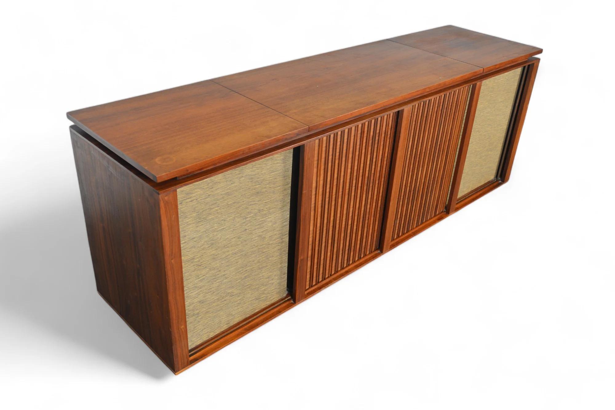 1960s Barzilay Walnut Tambour Stereo Console For Sale 4
