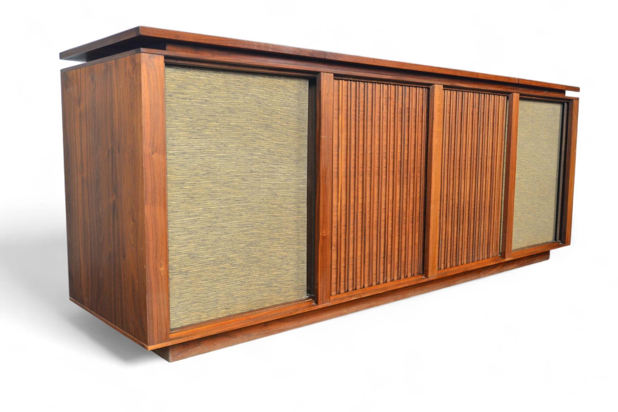 1960s Barzilay Walnut Tambour Stereo Console For Sale 4