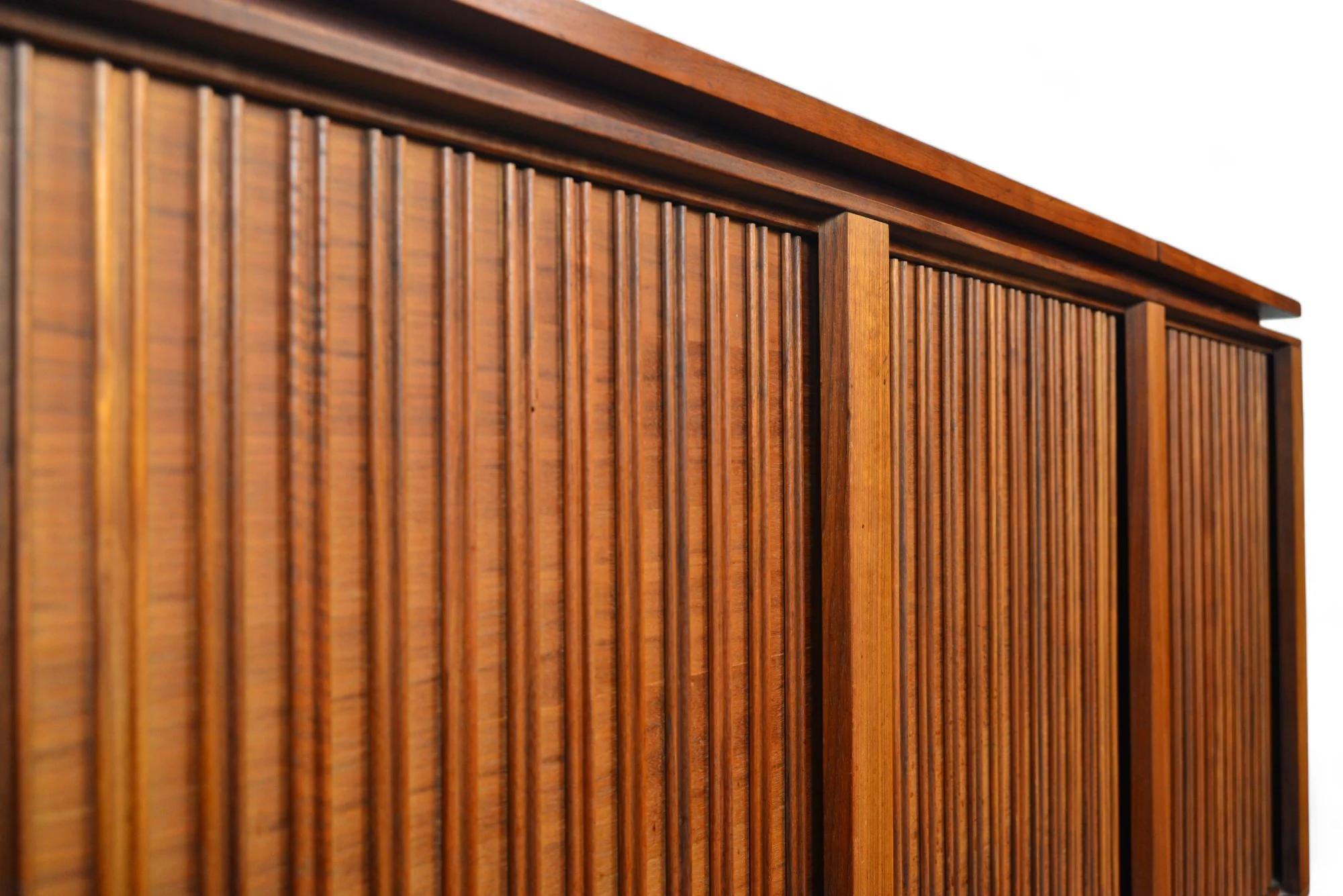 1960s Barzilay Walnut Tambour Stereo Console For Sale 7