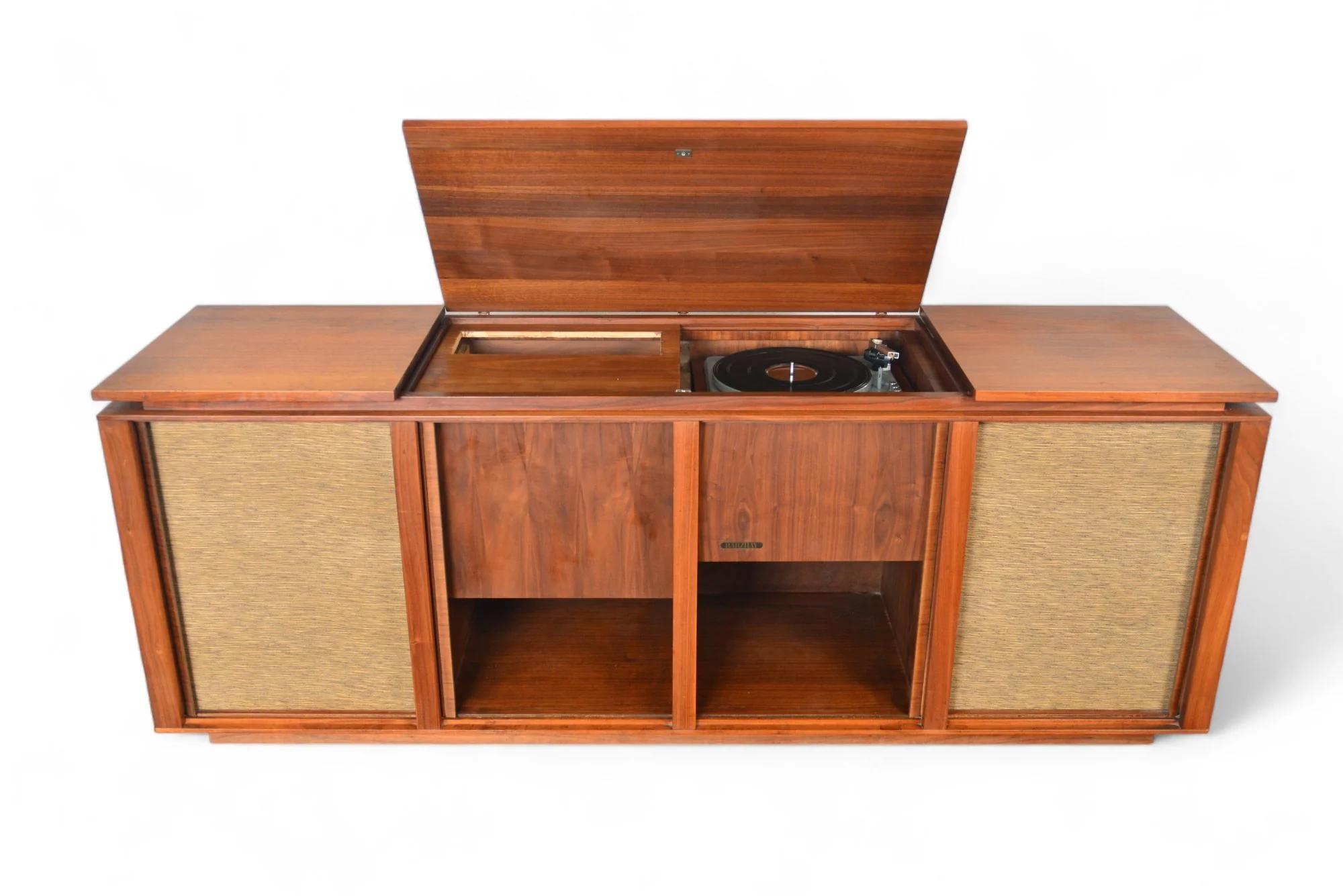 1960s Barzilay Walnut Tambour Stereo Console In Good Condition For Sale In Berkeley, CA