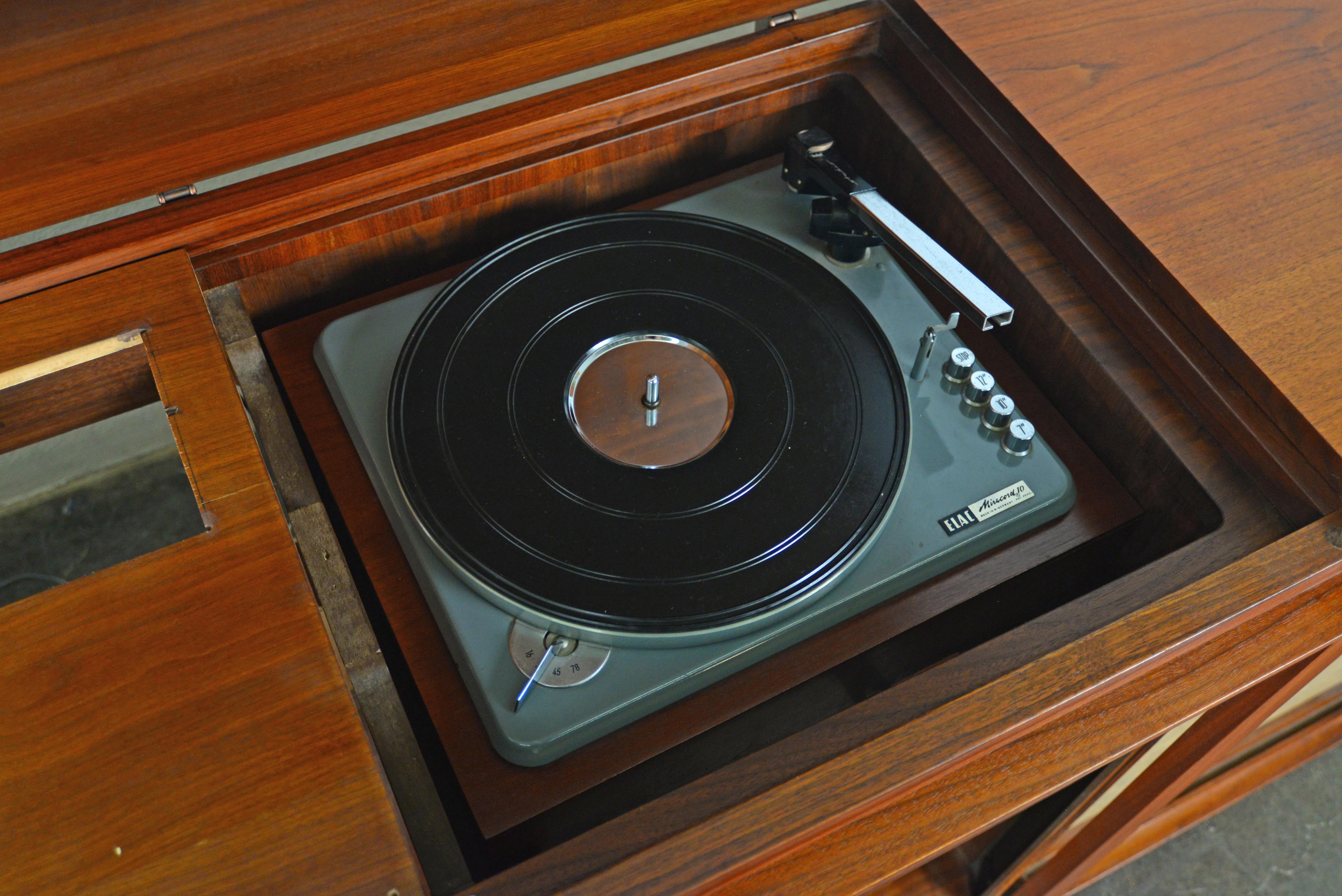 1960s Barzilay Walnut Tambour Stereo Console For Sale 1