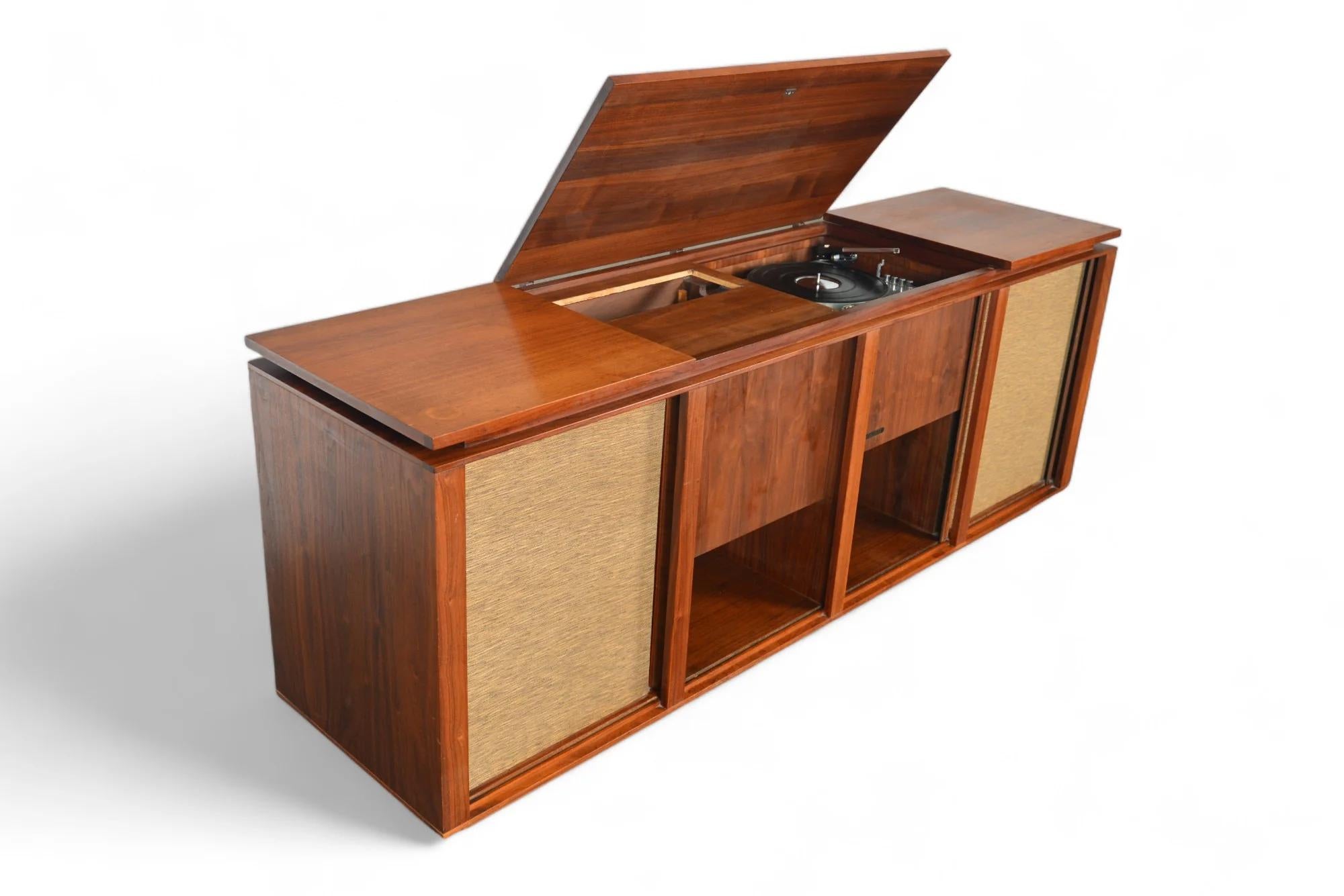 1960s Barzilay Walnut Tambour Stereo Console For Sale 2