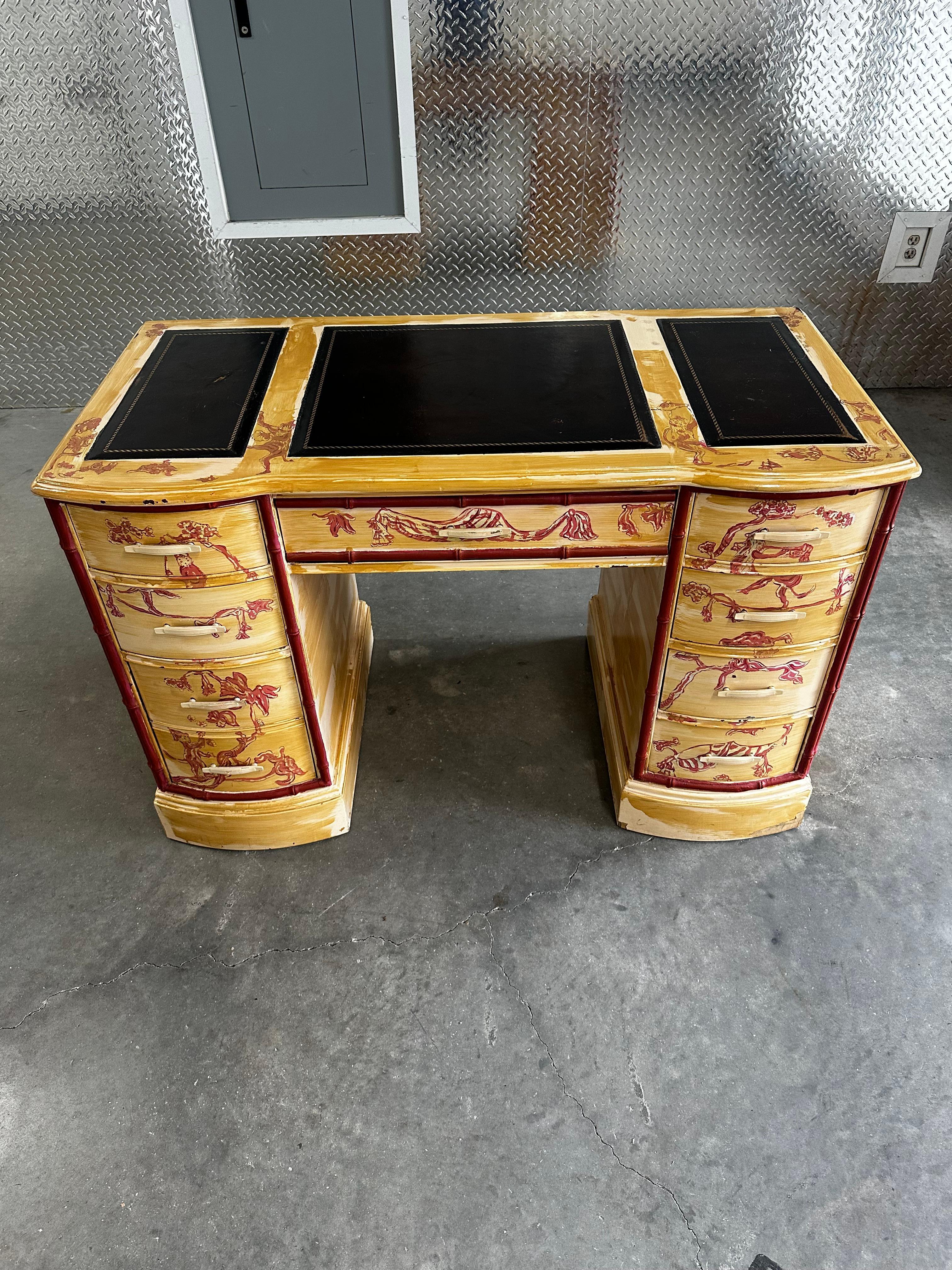 Mid-Century moderno Scrivania Bassett del 1960 in finto legno di bambù dipinto in stile Chinoiserie Japandi in vendita