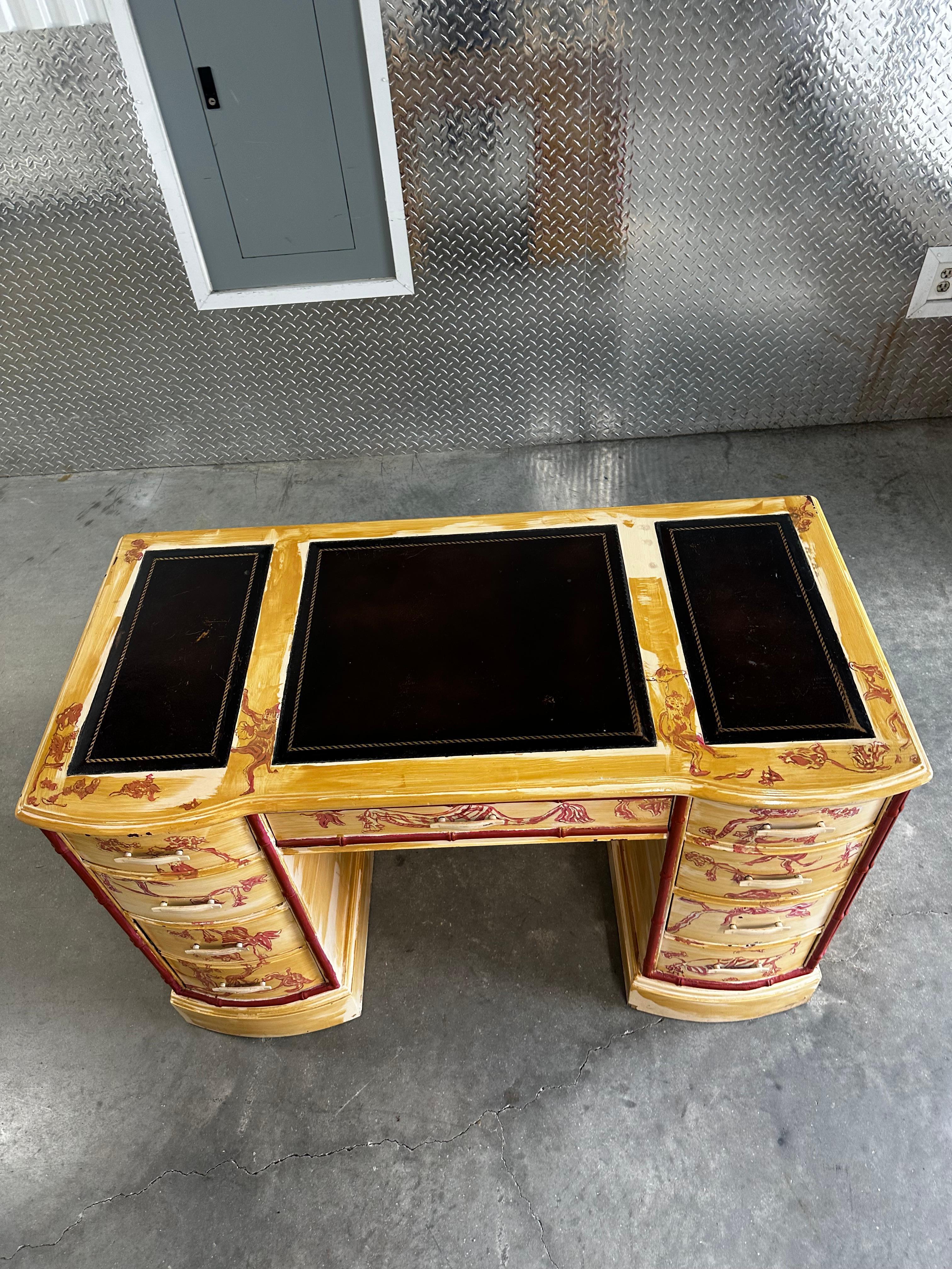 Scrivania Bassett del 1960 in finto legno di bambù dipinto in stile Chinoiserie Japandi in vendita 1