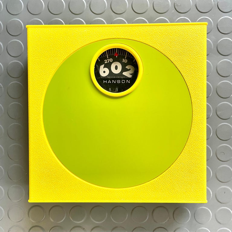 1960s Bathroom Scale by Hanson in Lemon Yellow Lime Green Dot Mid-Century Mod For Sale at 1stDibs
