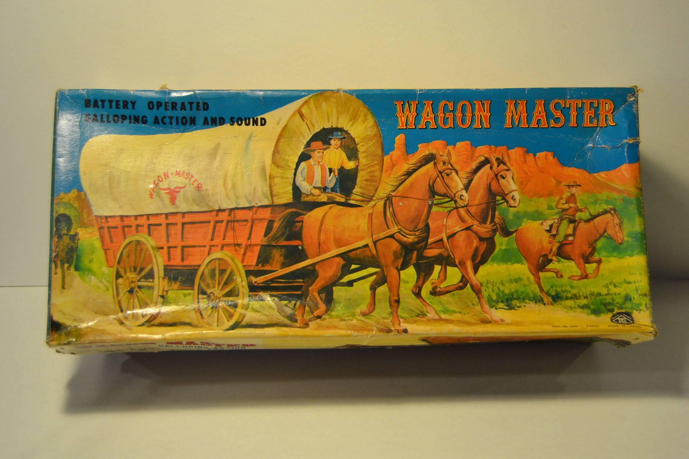 Wagon master, Western chariot battery operated toy with 2 horses.
Made in Japan by Modern toys in the 1960s.
Sill comes with his original box.

The horses galop and make sound, the cowboy driver goes forward and backwards.
Tin cowboy, tin