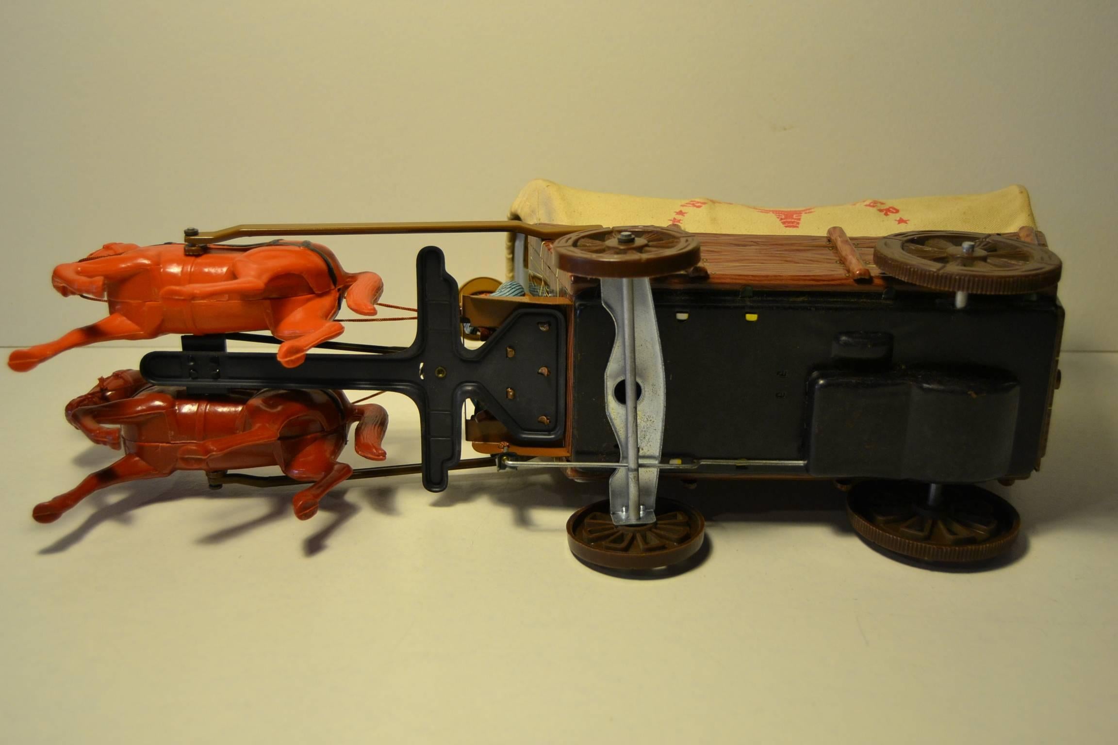 1960s Battery Operated Tin Wagon Master by Modern Toys, Japan In Good Condition In Antwerp, BE