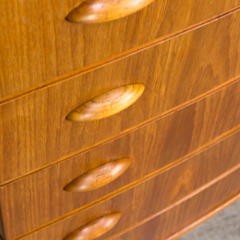 1960s Beautiful Teak Veneer Seven Drawer For Sale at 1stdibs