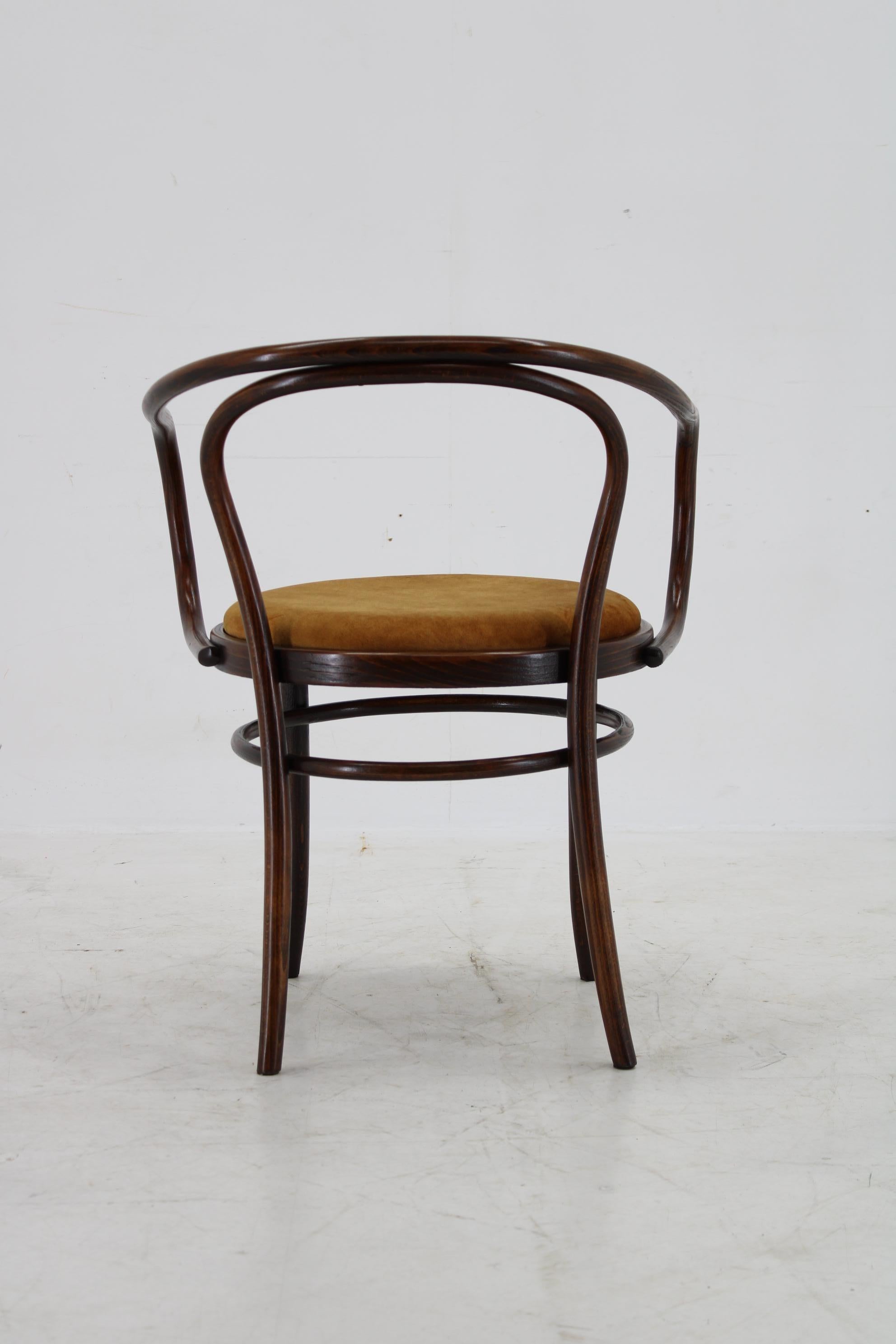 1960s Beech Armchair by TON, Czechoslovakia In Good Condition For Sale In Praha, CZ