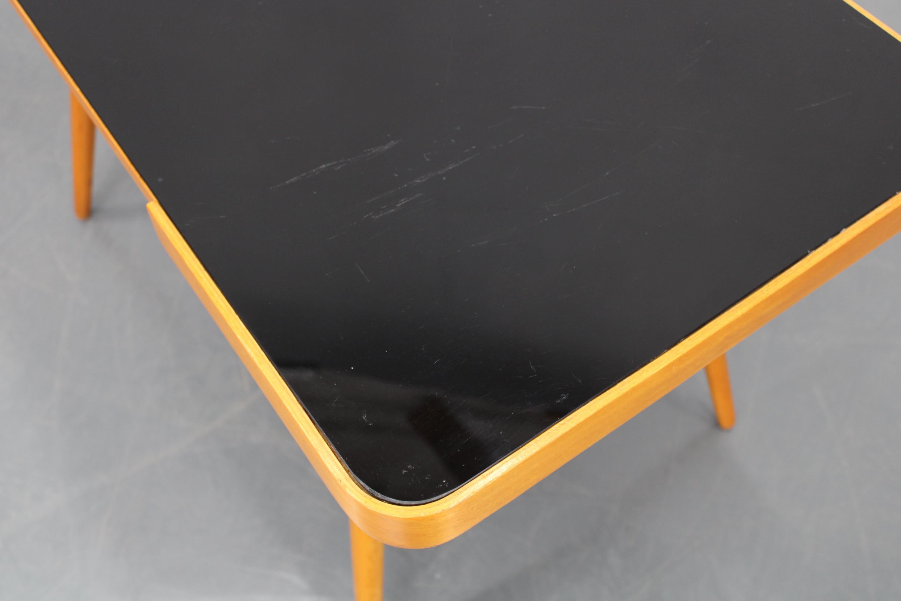 Table basse en hêtre des années 1960 avec plateau en verre, Tchécoslovaquie en vente 3