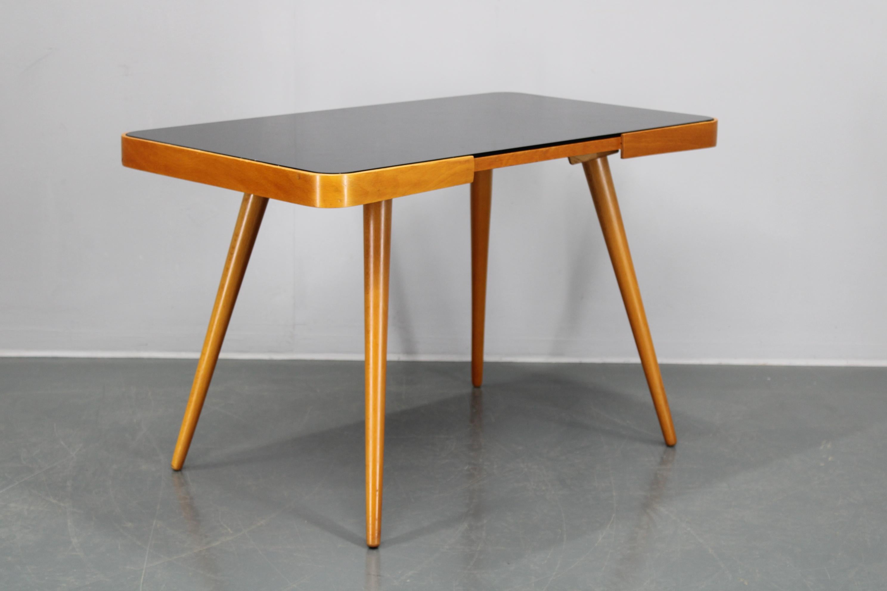 Table basse en hêtre des années 1960 avec plateau en verre, Tchécoslovaquie en vente 10