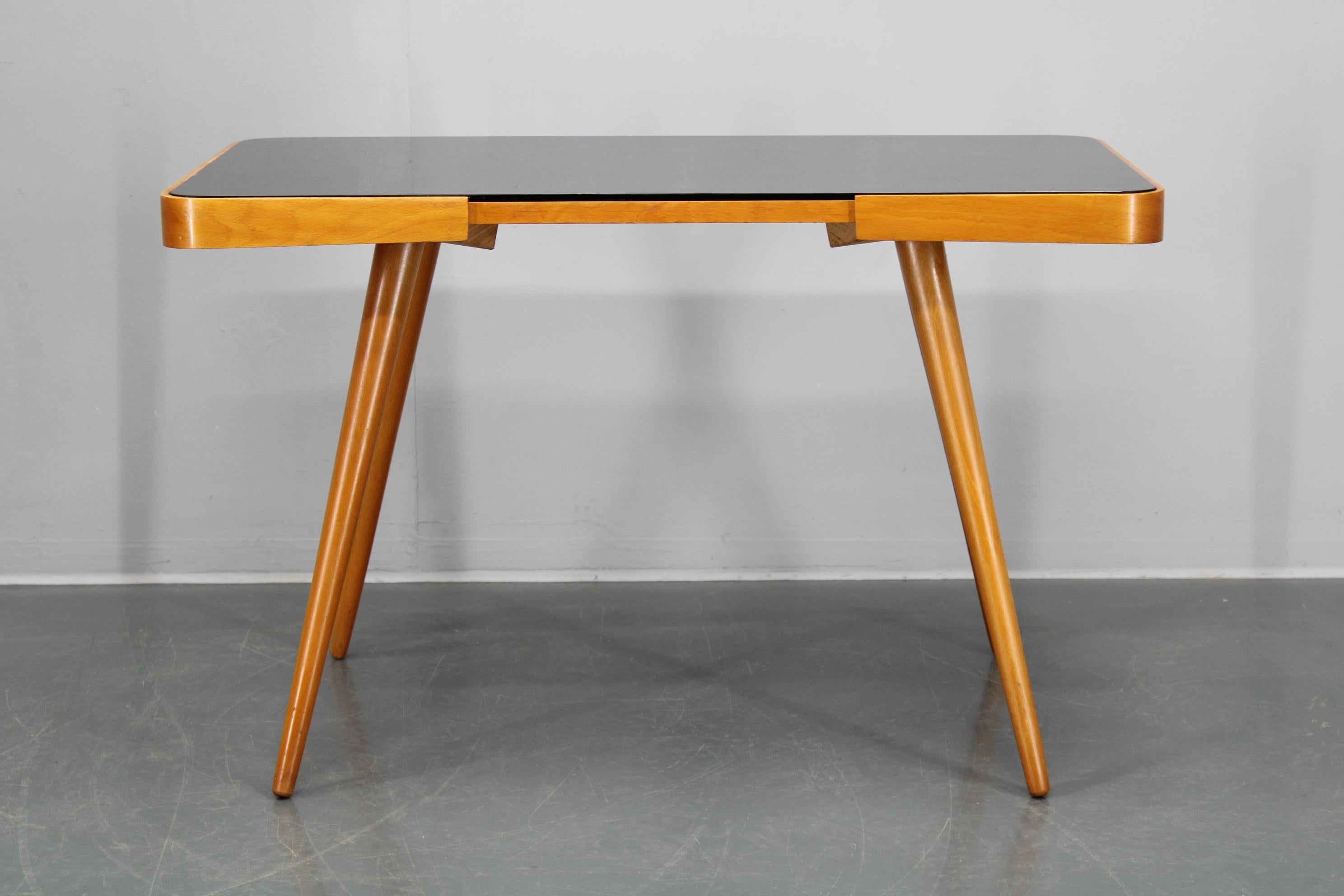 Table basse en hêtre des années 1960 avec plateau en verre, Tchécoslovaquie en vente 11