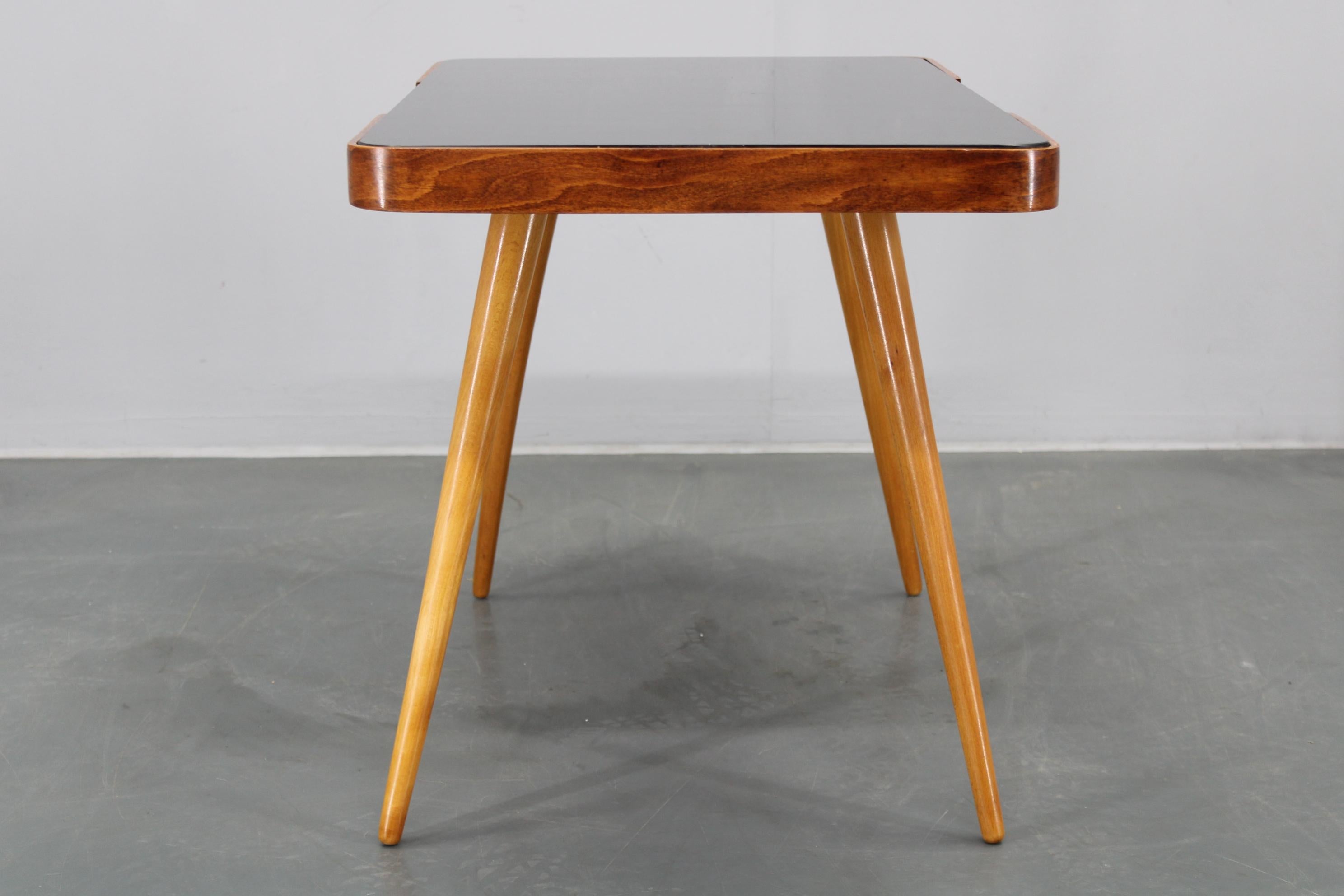 Table basse en hêtre des années 1960 avec plateau en verre opaxy, Tchécoslovaquie en vente 5
