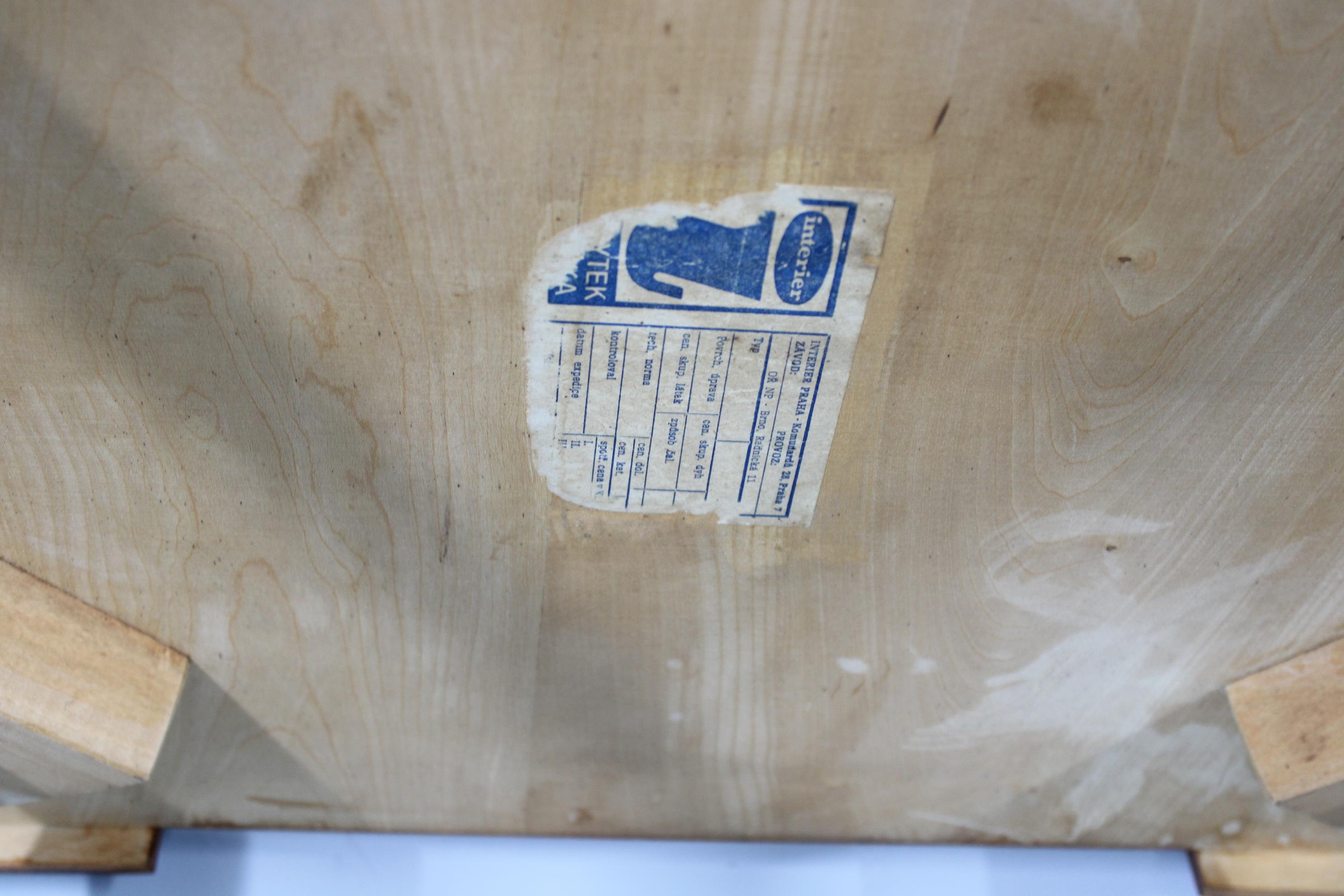 Table basse en hêtre des années 1960 avec plateau en verre opaxy, Tchécoslovaquie en vente 9
