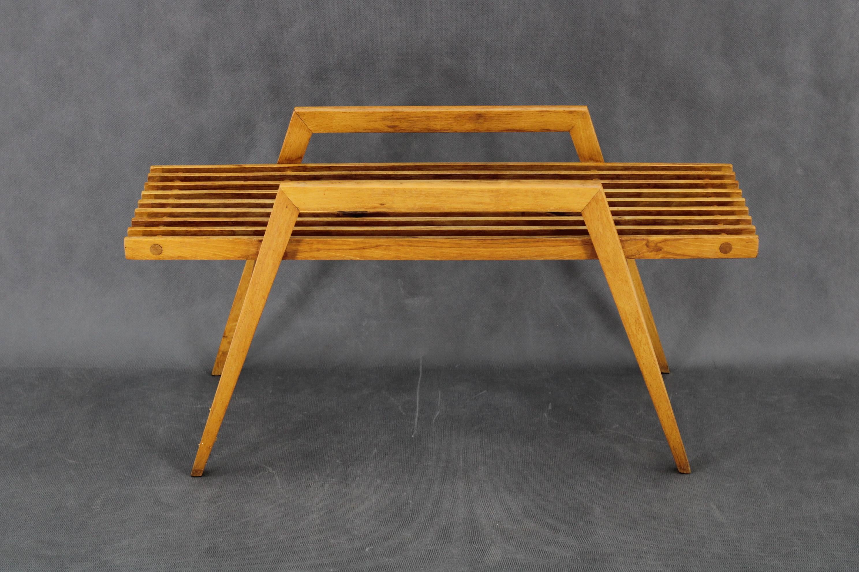 Mid-Century Modern 1960s Beeche Flower Stand by ULUV, Czechoslovakia en vente
