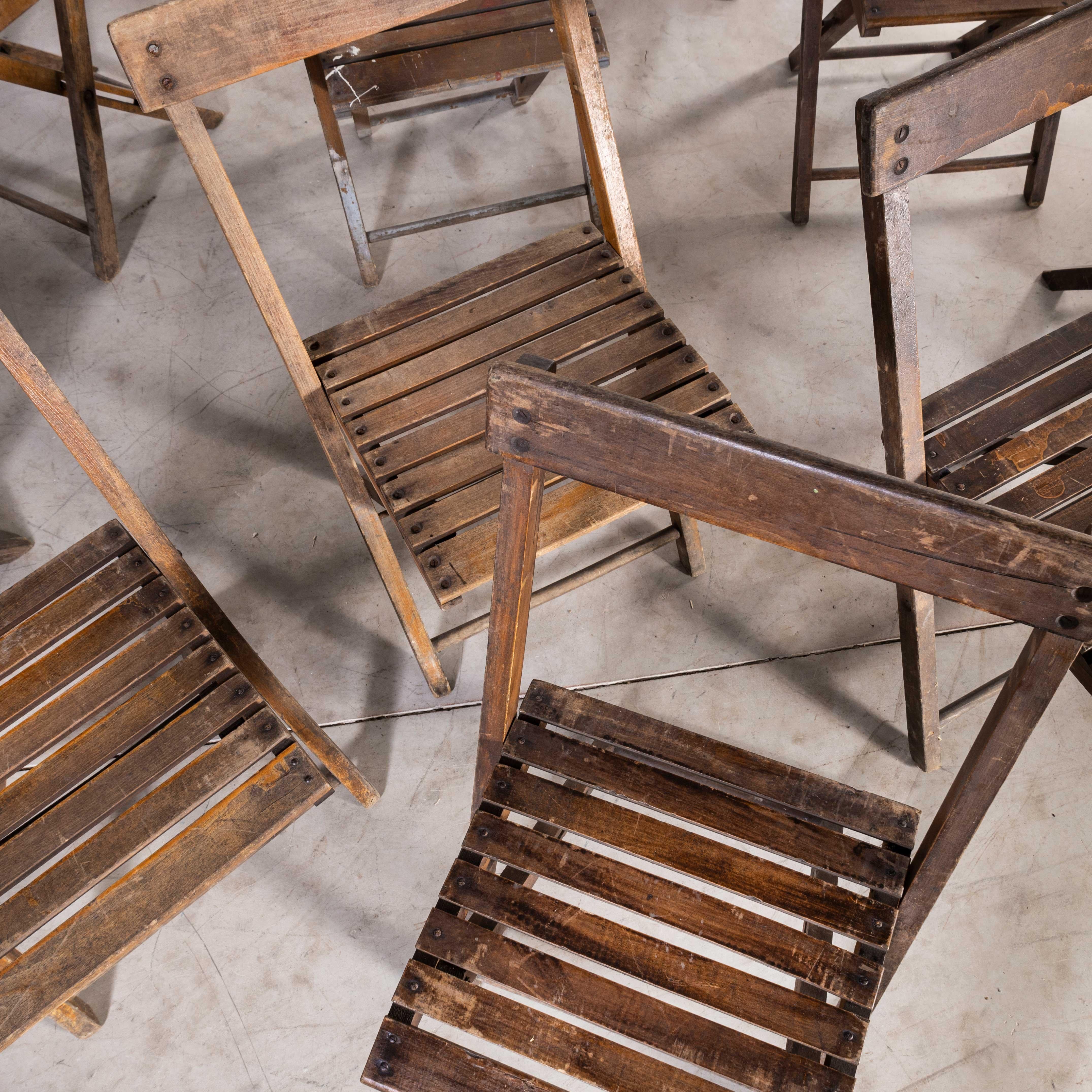 Ensemble de neuf chaises pliantes en hêtre des années 1960, « Modèle 2181 » en vente 1