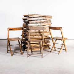 Chaises pliantes en hêtre des années 1960 - Lot de trente-deux - (modèle 2185)
