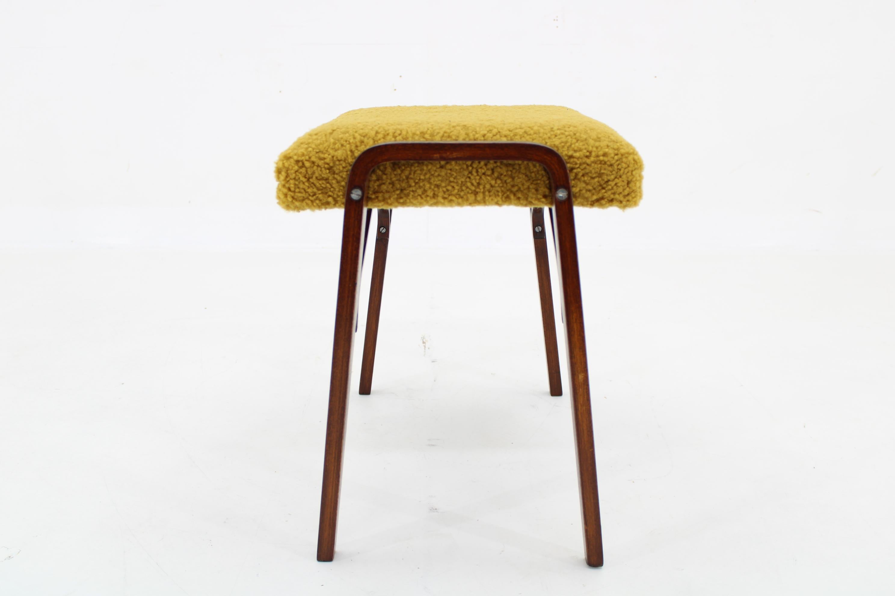 1960s Beech Restored Stool, Czechaolsovakia  In Good Condition For Sale In Praha, CZ