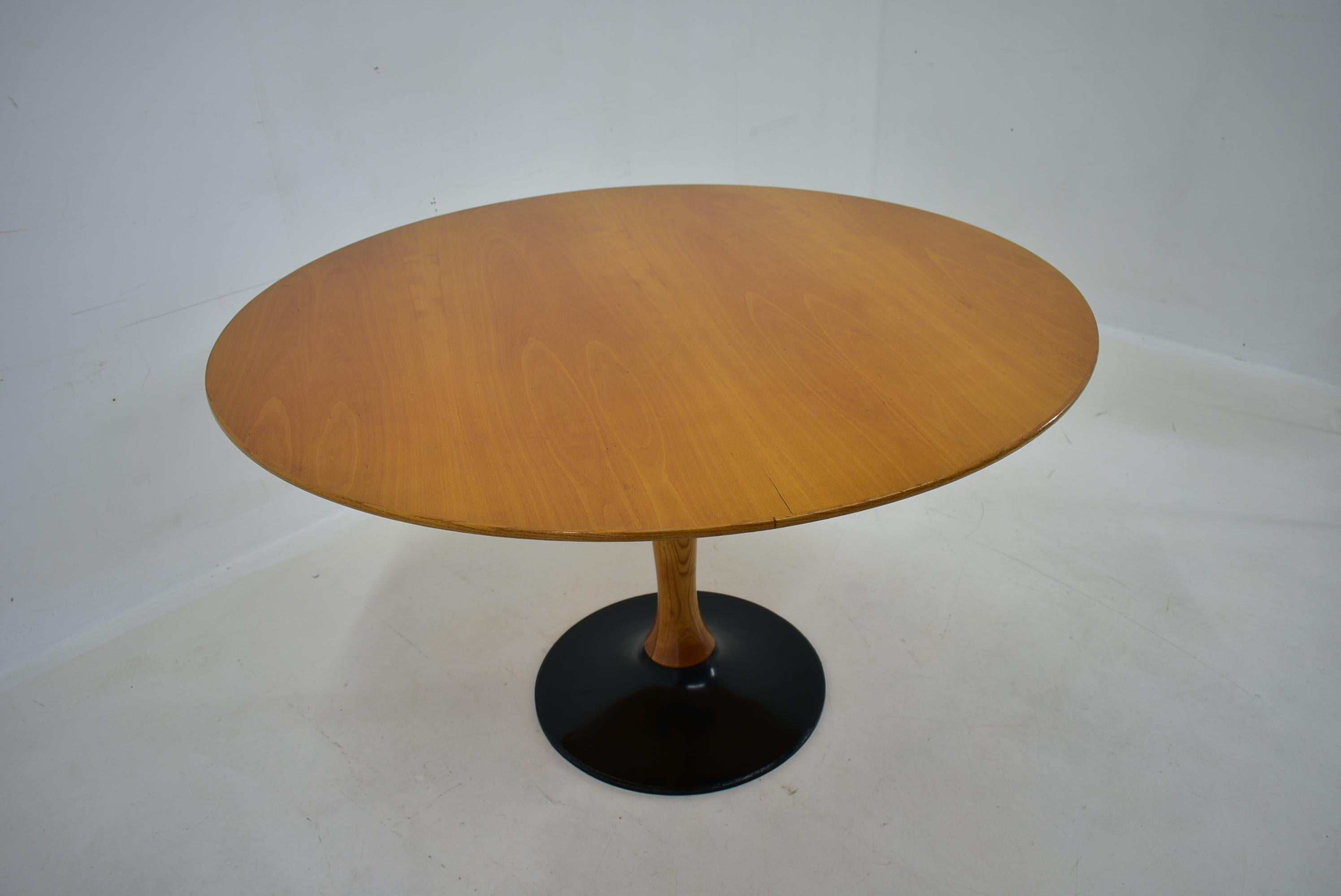 1960s Beech Round Dining Table, Czechoslovakia For Sale 7