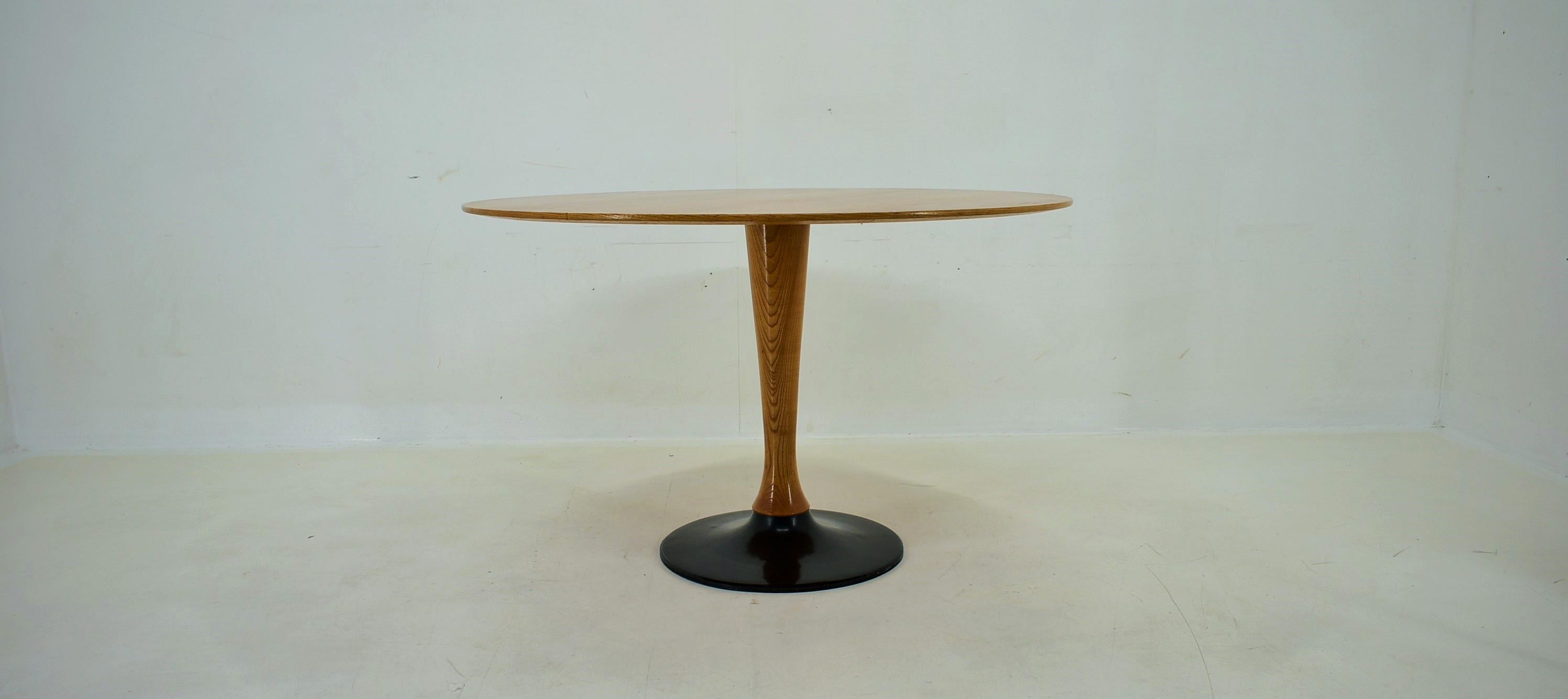 1960s Beech Round Dining Table, Czechoslovakia For Sale 8