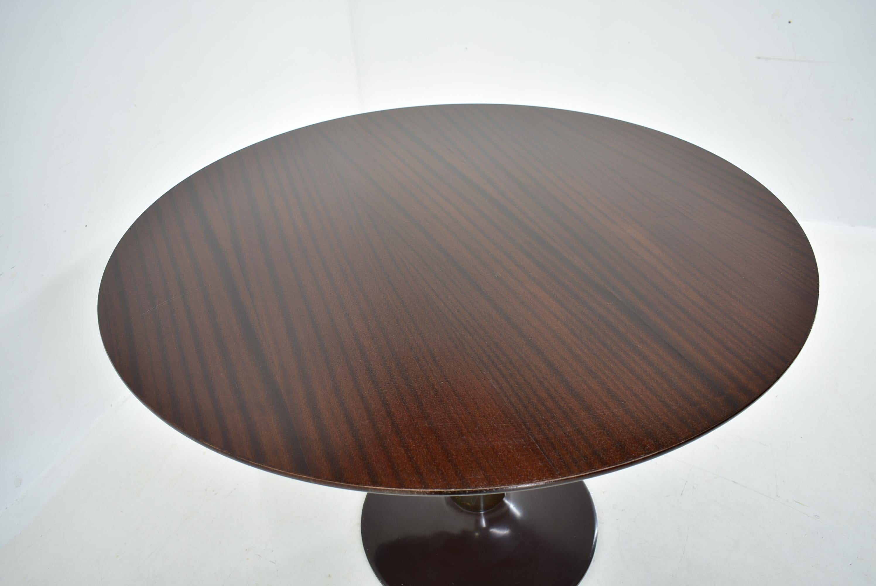 1960s Beech Round Dining Table, Czechoslovakia For Sale 8