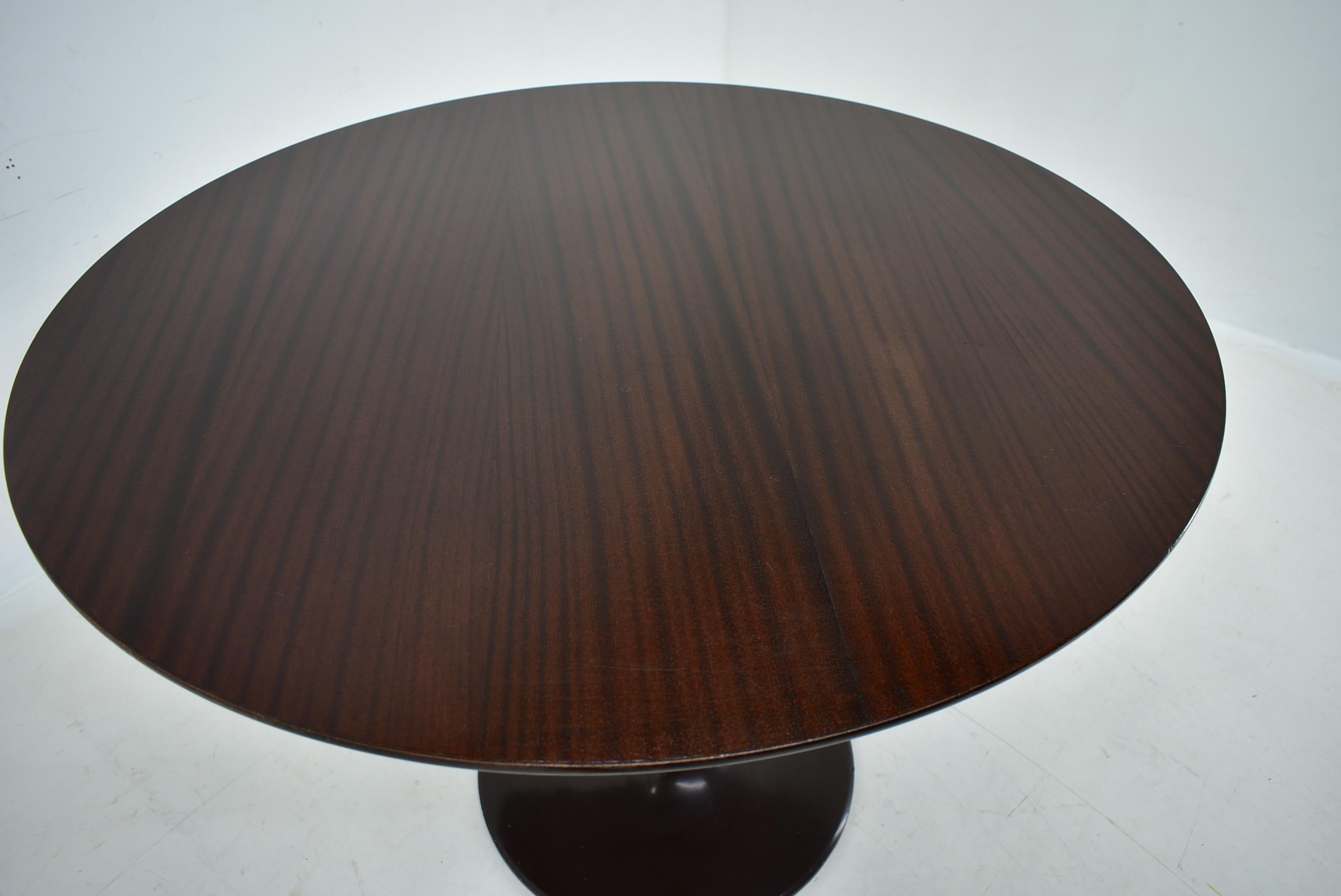 1960s Beech Round Dining Table, Czechoslovakia For Sale 9