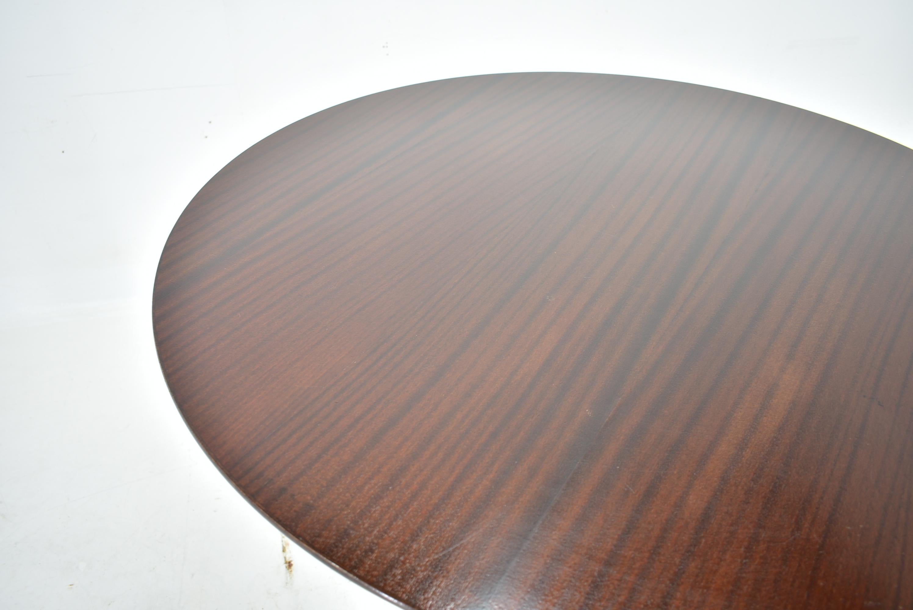1960s Beech Round Dining Table, Czechoslovakia For Sale 10