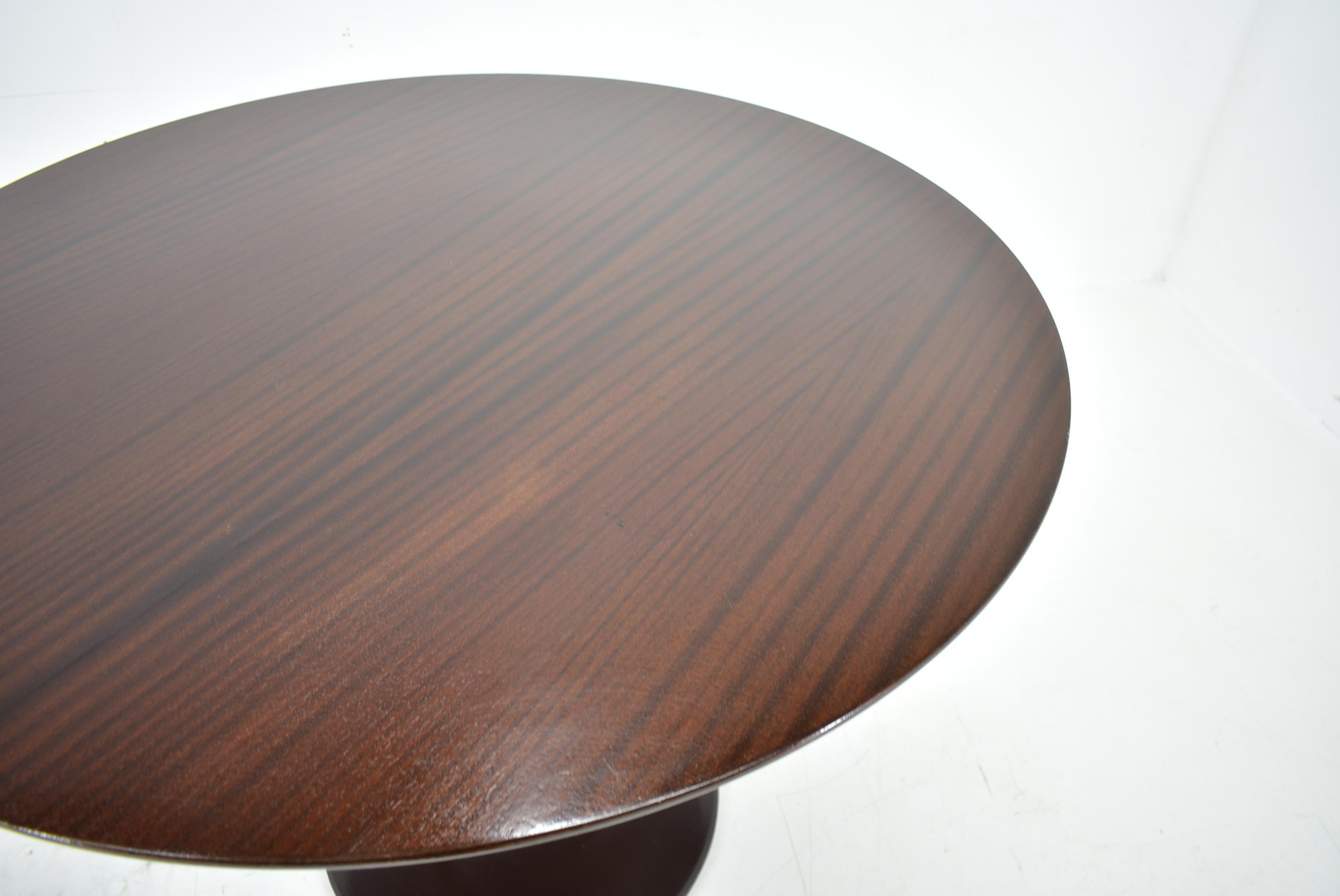 1960s Beech Round Dining Table, Czechoslovakia For Sale 11