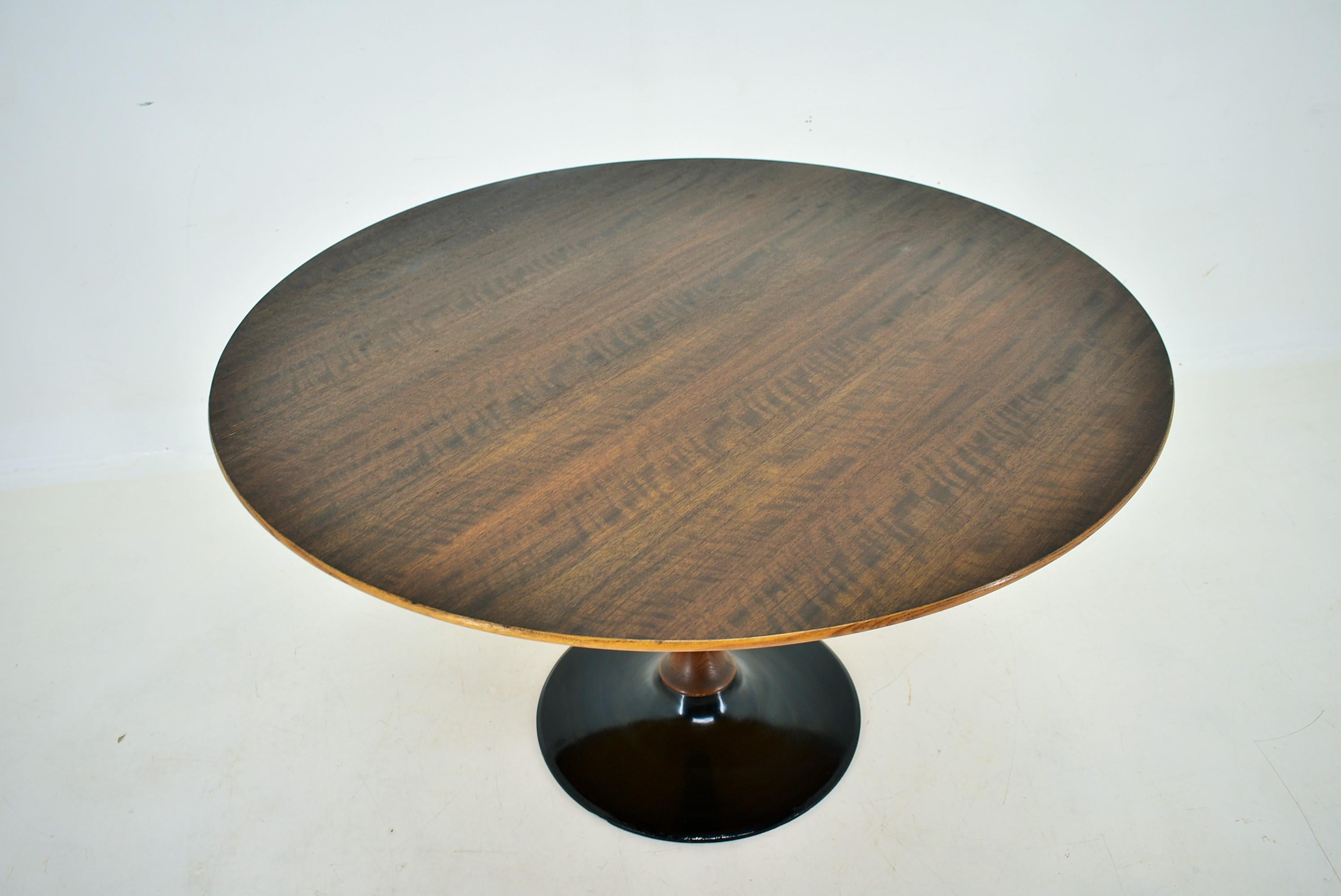 1960s Beech Round Dining Table, Czechoslovakia For Sale 12