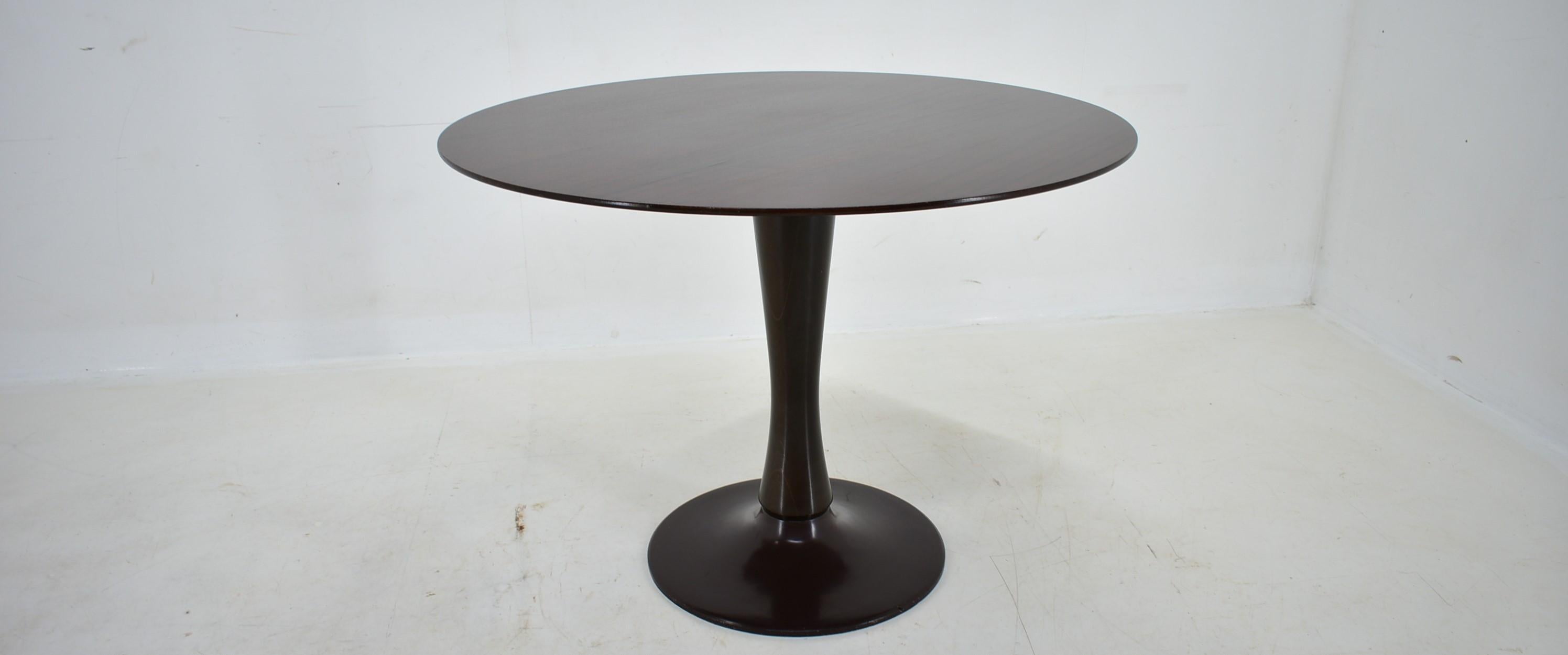 - Made in Czechoslovakia
- Made of beech, veneer, cast iron
- The table is Stabil
- Cleaned
- good original condition
