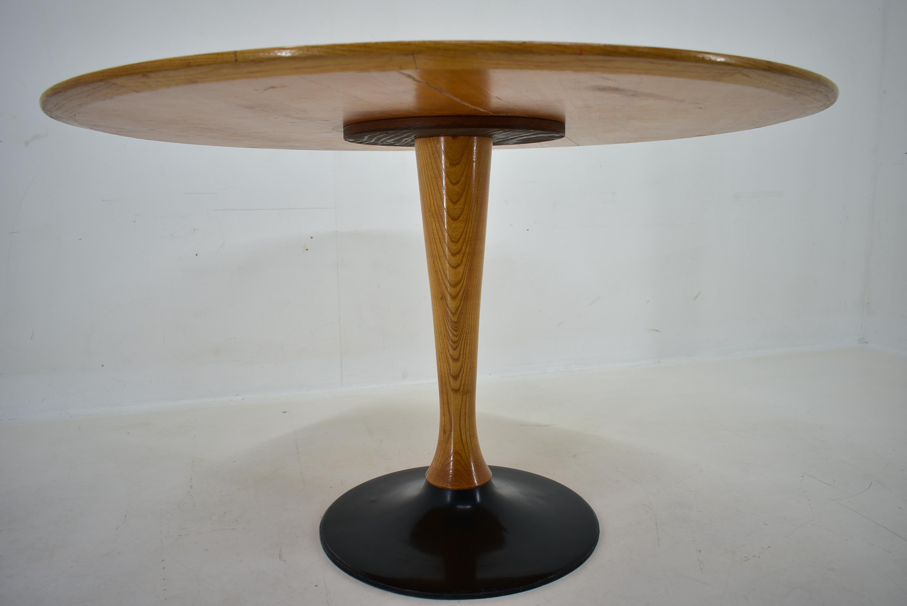 1960s Beech Round Dining Table, Czechoslovakia For Sale 3