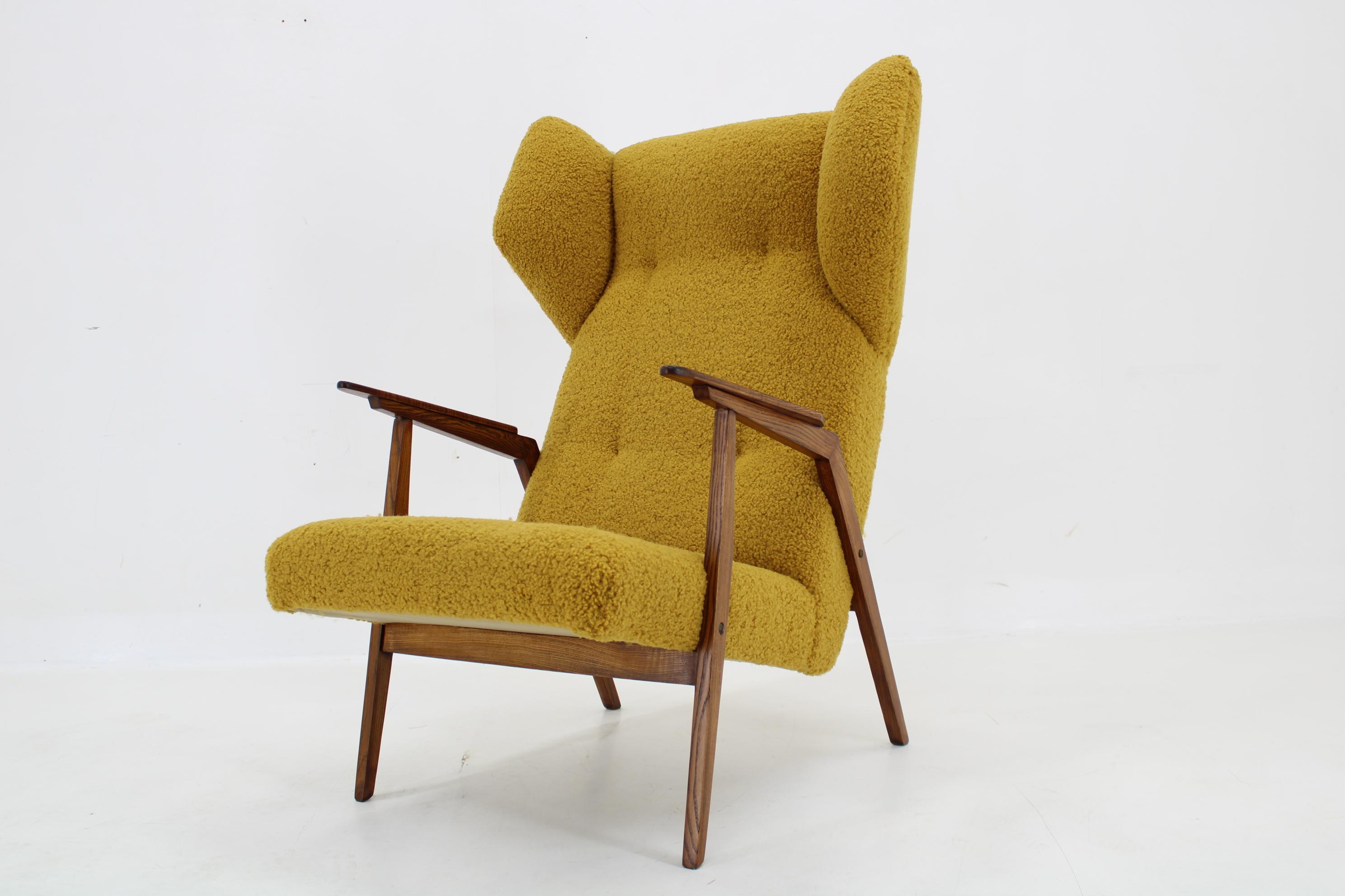 1960s Beech Wing Chair in Sheep Skin Fabric, Restored For Sale 5