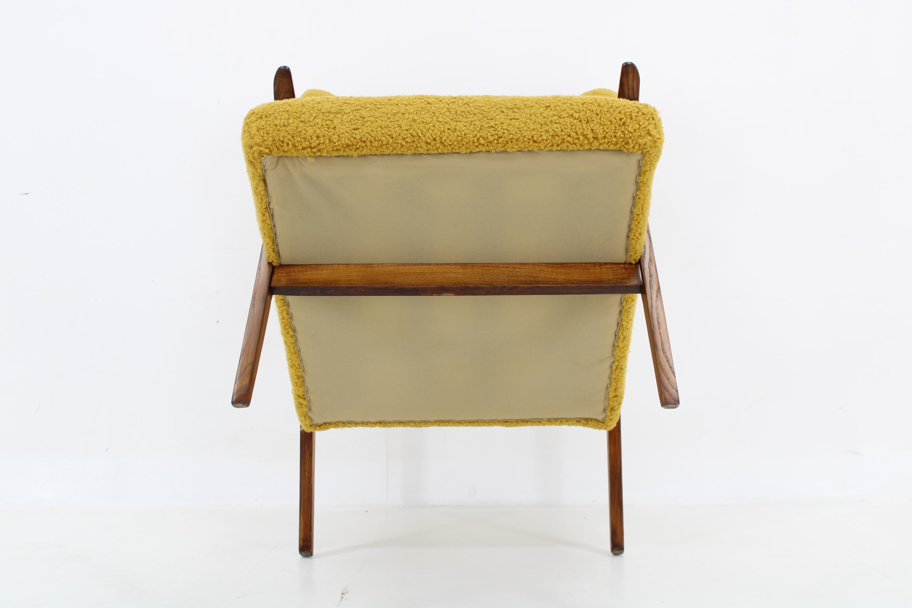 1960s Beech Wing Chair in Sheep Skin Fabric, Restored In Good Condition For Sale In Praha, CZ