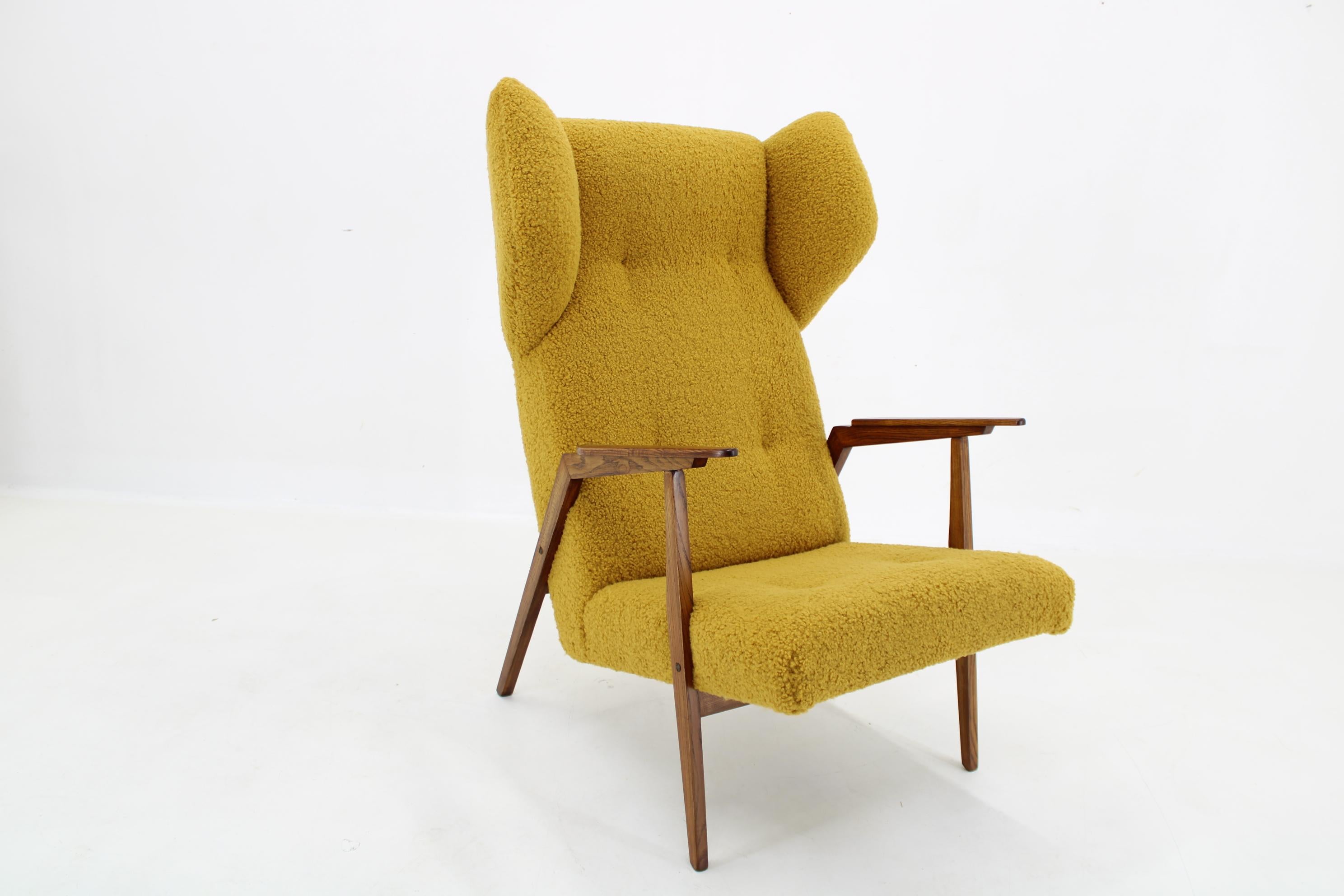 Mid-20th Century 1960s Beech Wing Chair in Sheep Skin Fabric, Restored For Sale
