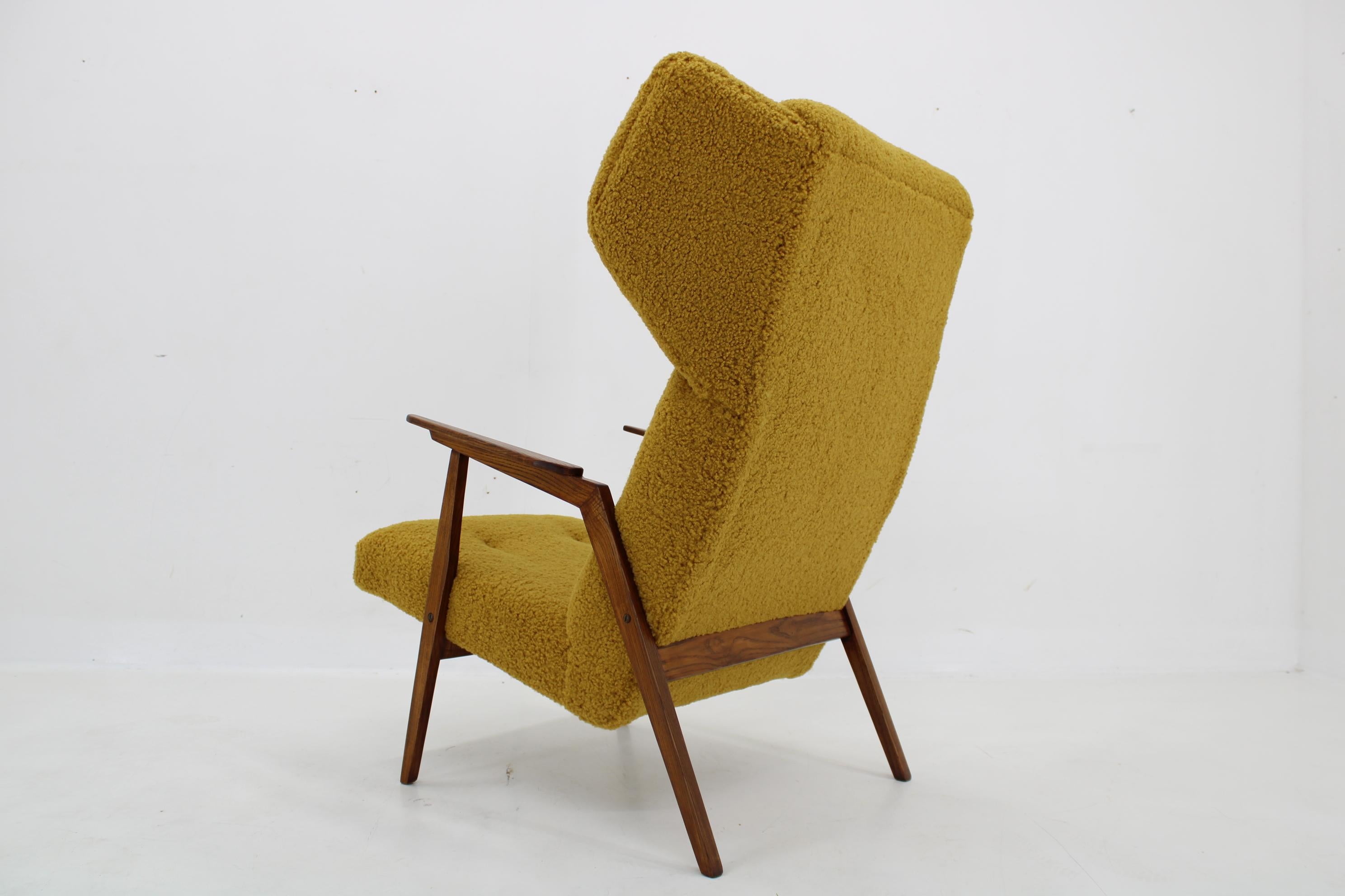 1960s Beech Wing Chair in Sheep Skin Fabric, Restored For Sale 3