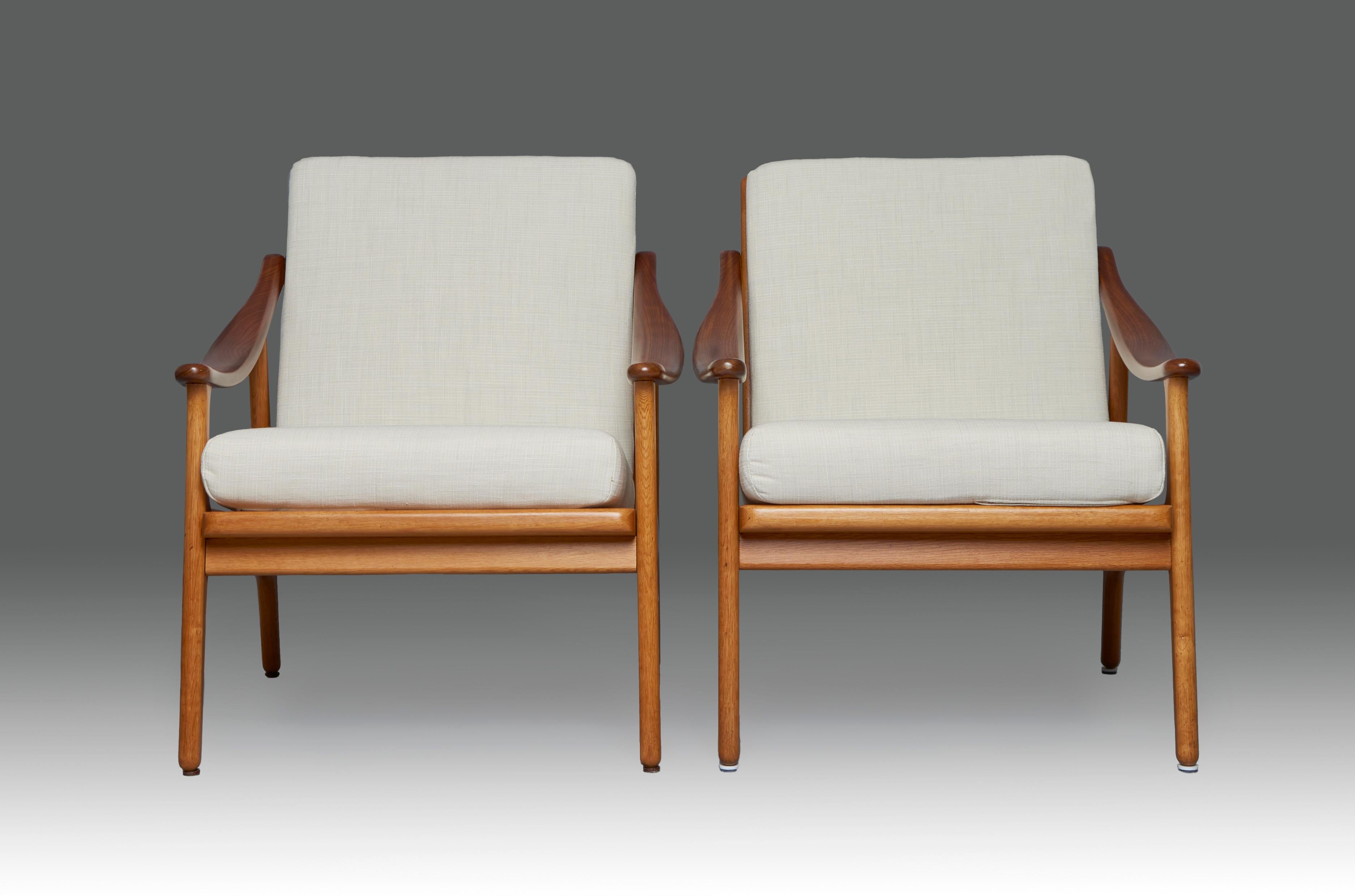 Pair of armchairs model ‘’B1751’’ in Teak and Mahogany manufactured by Bejra Möbler AB. Sweden 1960s. 
Restored wooden structure and reupholstered.

Dimensions are approximate.
  