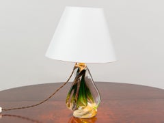 1960er Belgien Doyen Grüner Kristall mundgeblasener Lampensockel und Lampenschirm