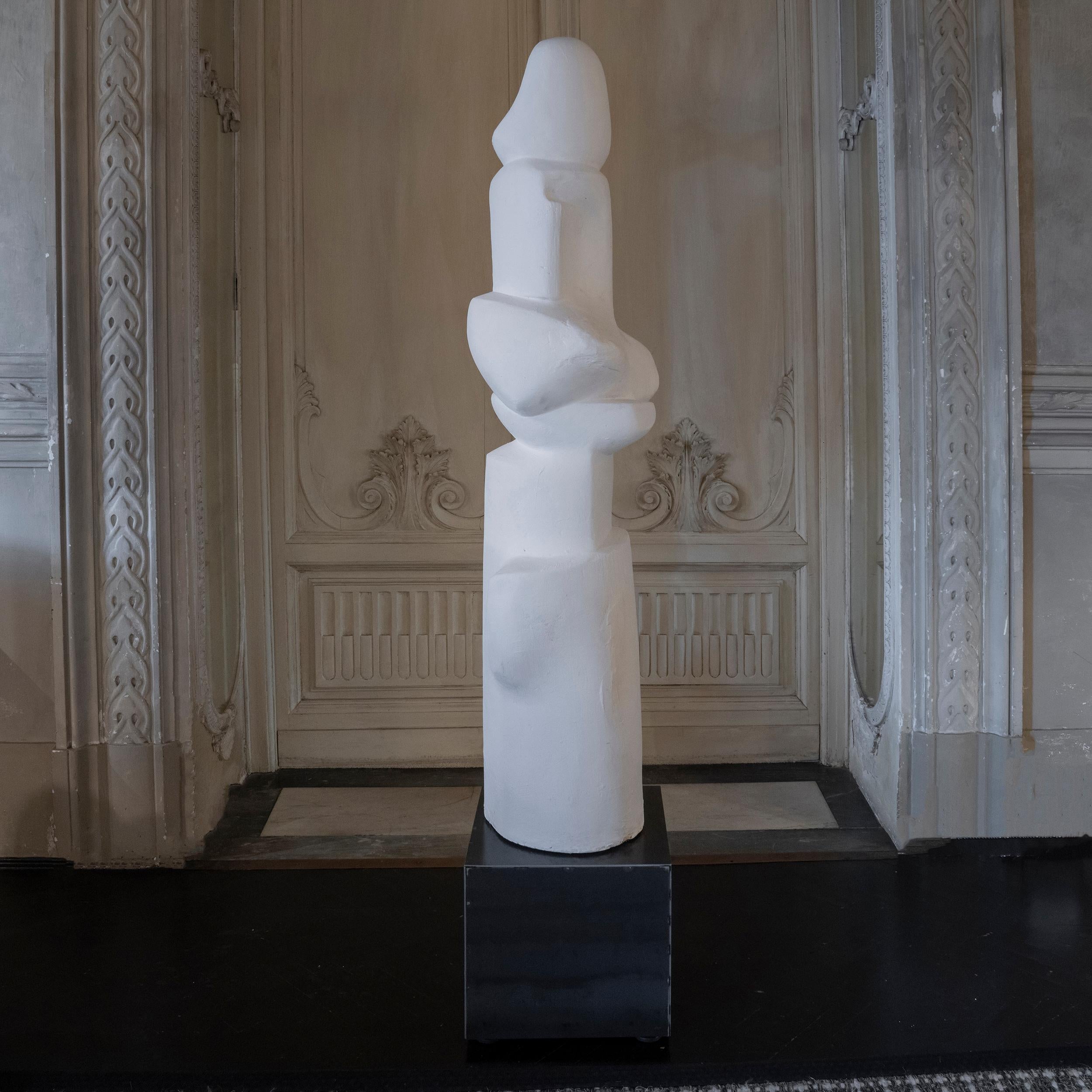 1960's Belgium White Plaster Abstract Totem Sculpture, Natural Steel Base In Good Condition In Firenze, IT