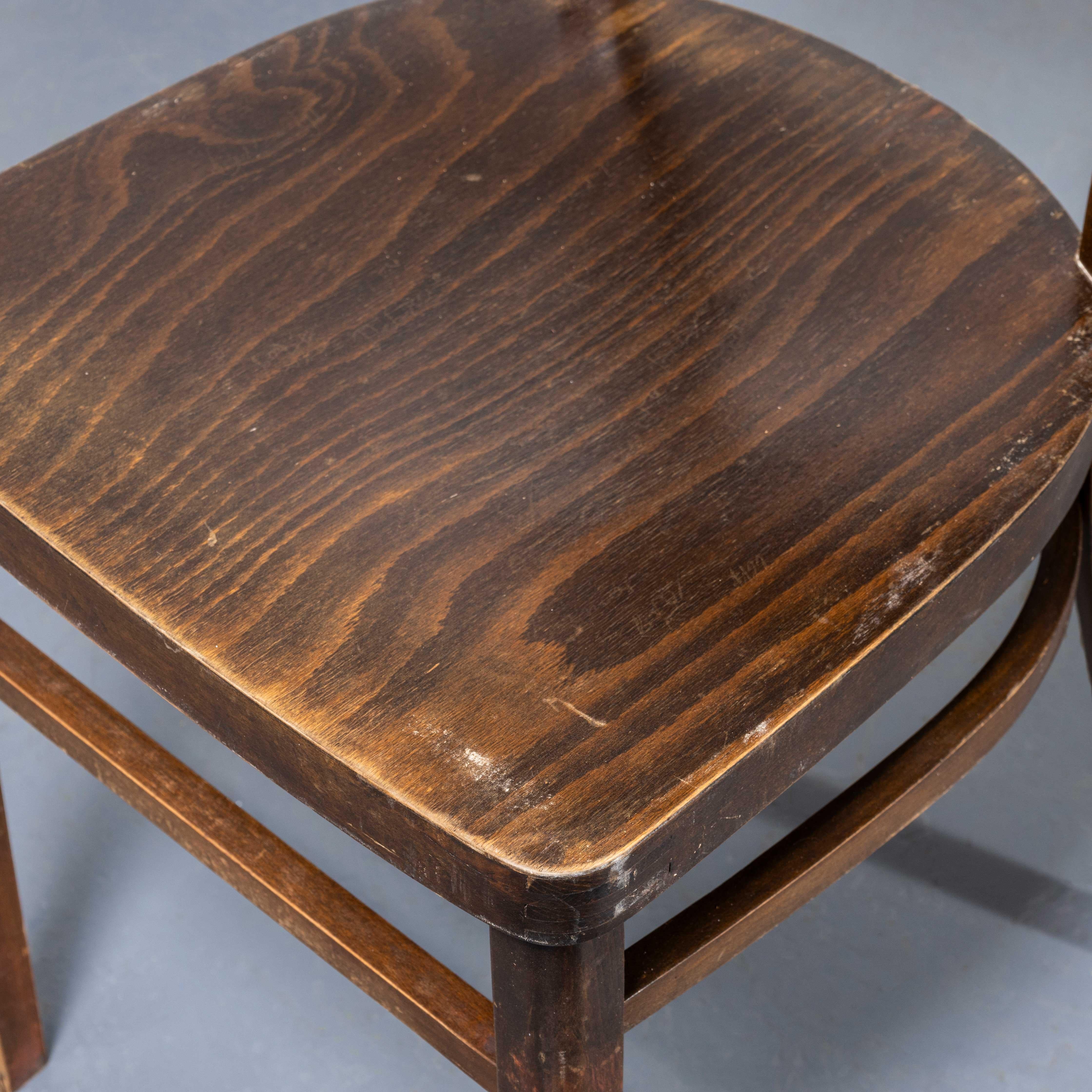 Sedie da pranzo con cornice semplice Debrecen in legno di Bentwood degli anni '60 - Set di quattro sedie In condizioni buone in vendita a Hook, Hampshire