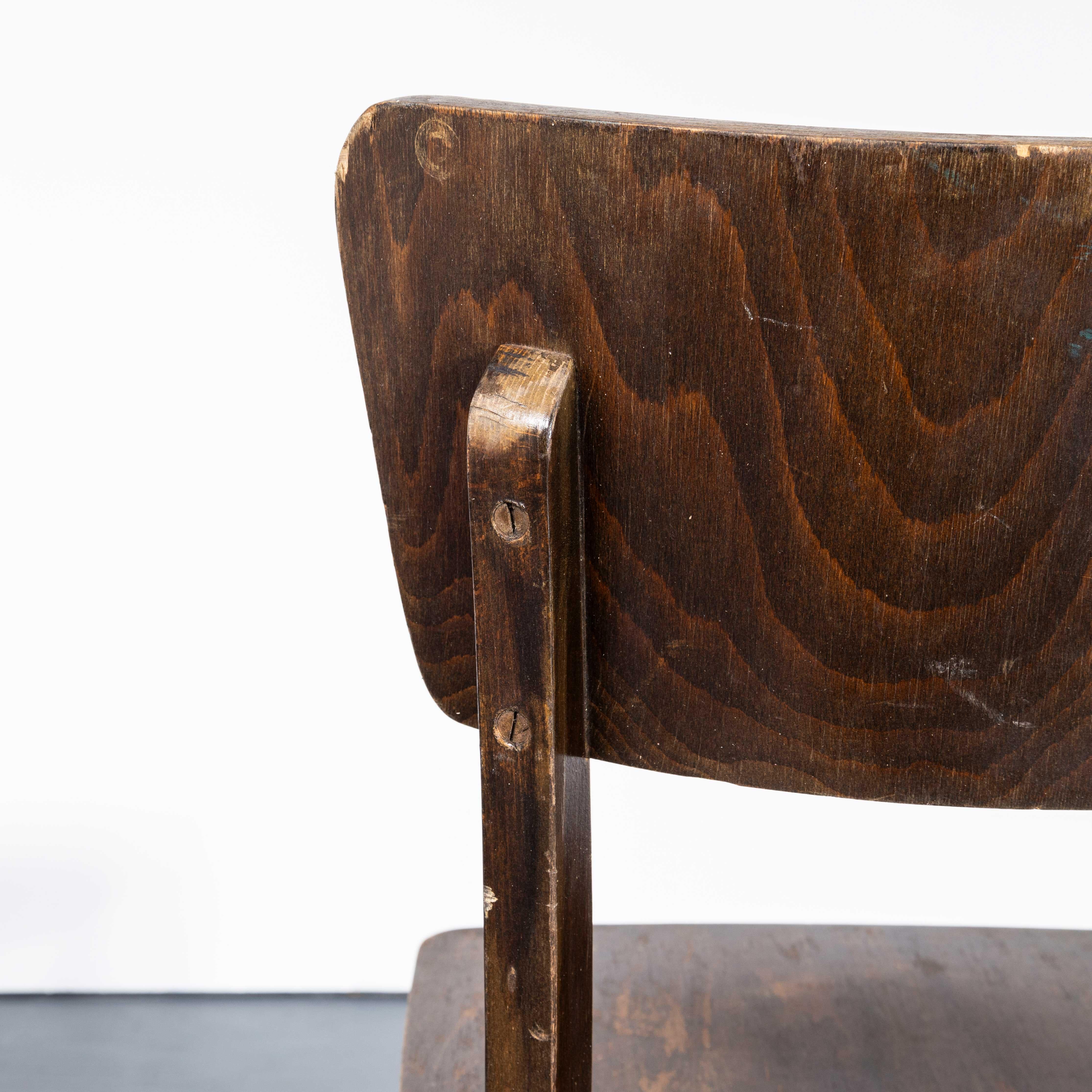 Sedie da pranzo con cornice semplice Debrecen in legno di Bentwood degli anni '60 - Set di quattro sedie in vendita 1
