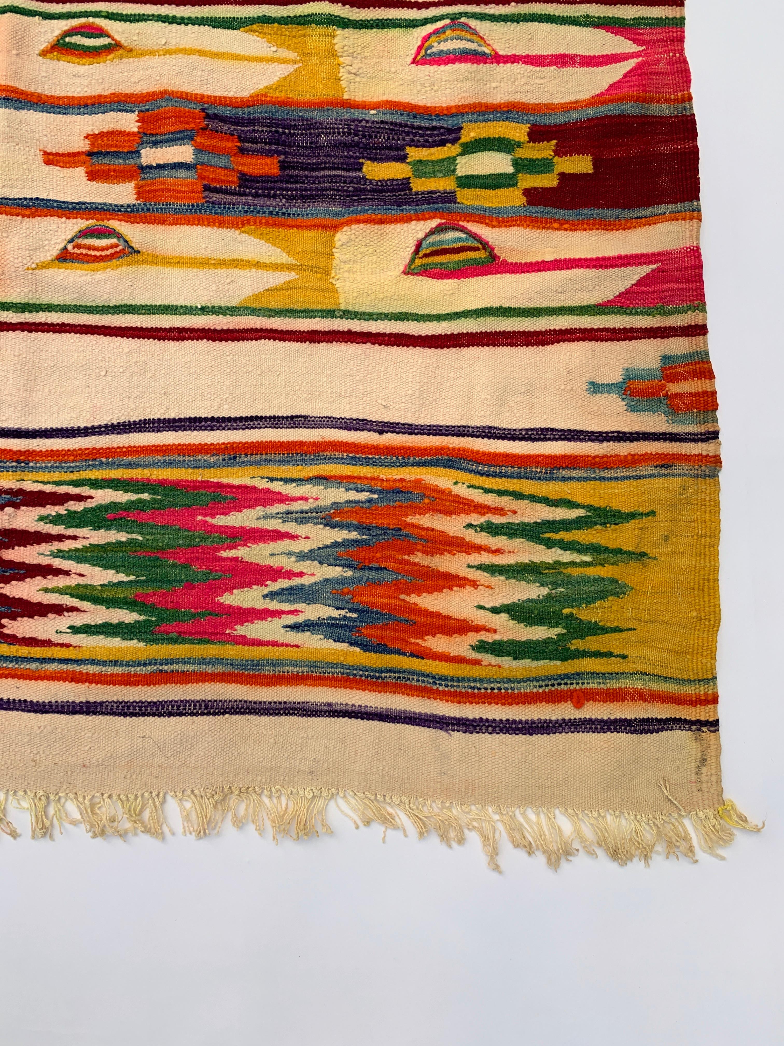 1960er Jahre Berber Handgefertigter algerischer geometrischer Wollteppich Throw 200x218cm  im Zustand „Gut“ im Angebot in London, GB