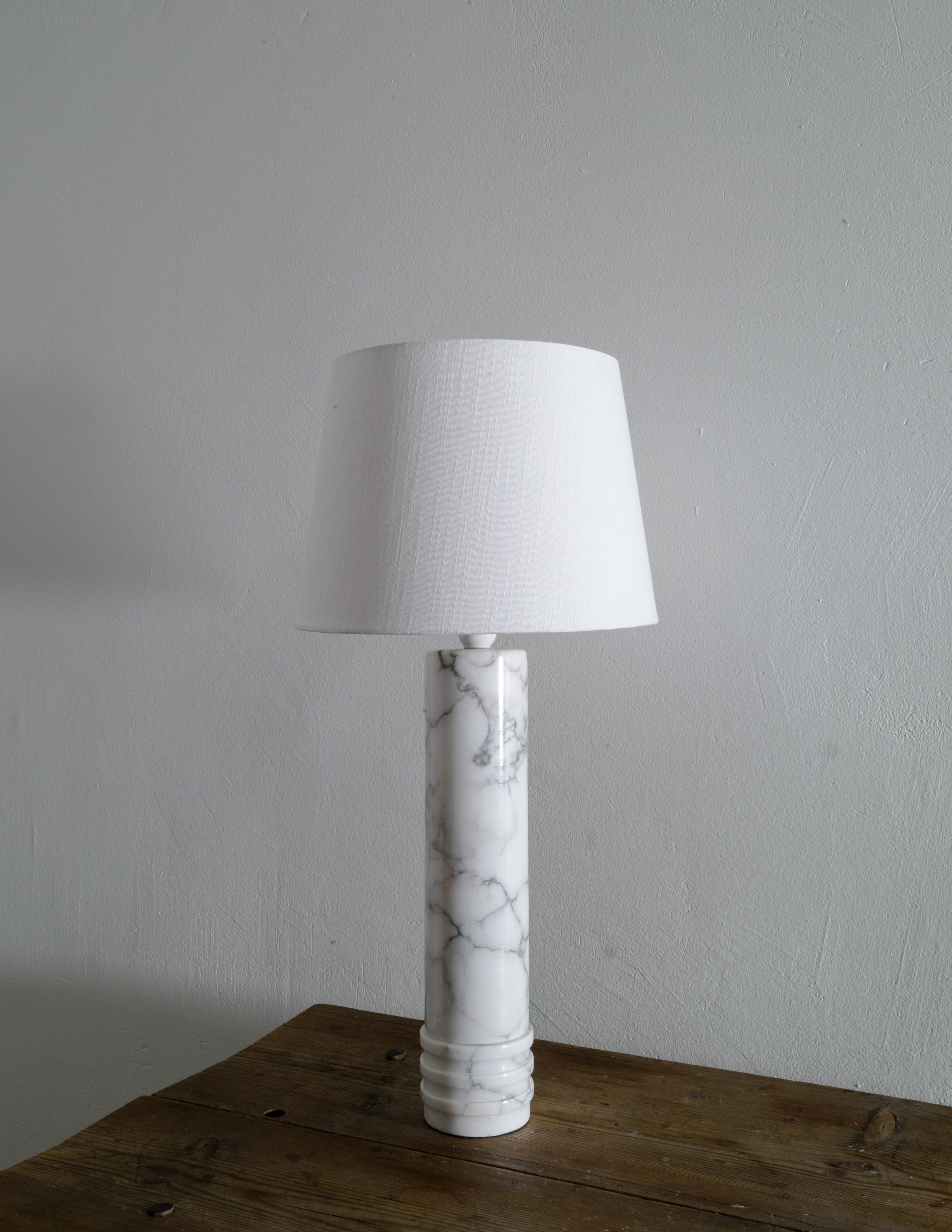 Great example of a rare table lamp in marble or alabaster from the 1960s produced by Bergboms, Sweden.
In good vintage condition with some signs of use. Shade is excluded from the sale.
Measurements are without the shade. Shade is 23 cm tall and
